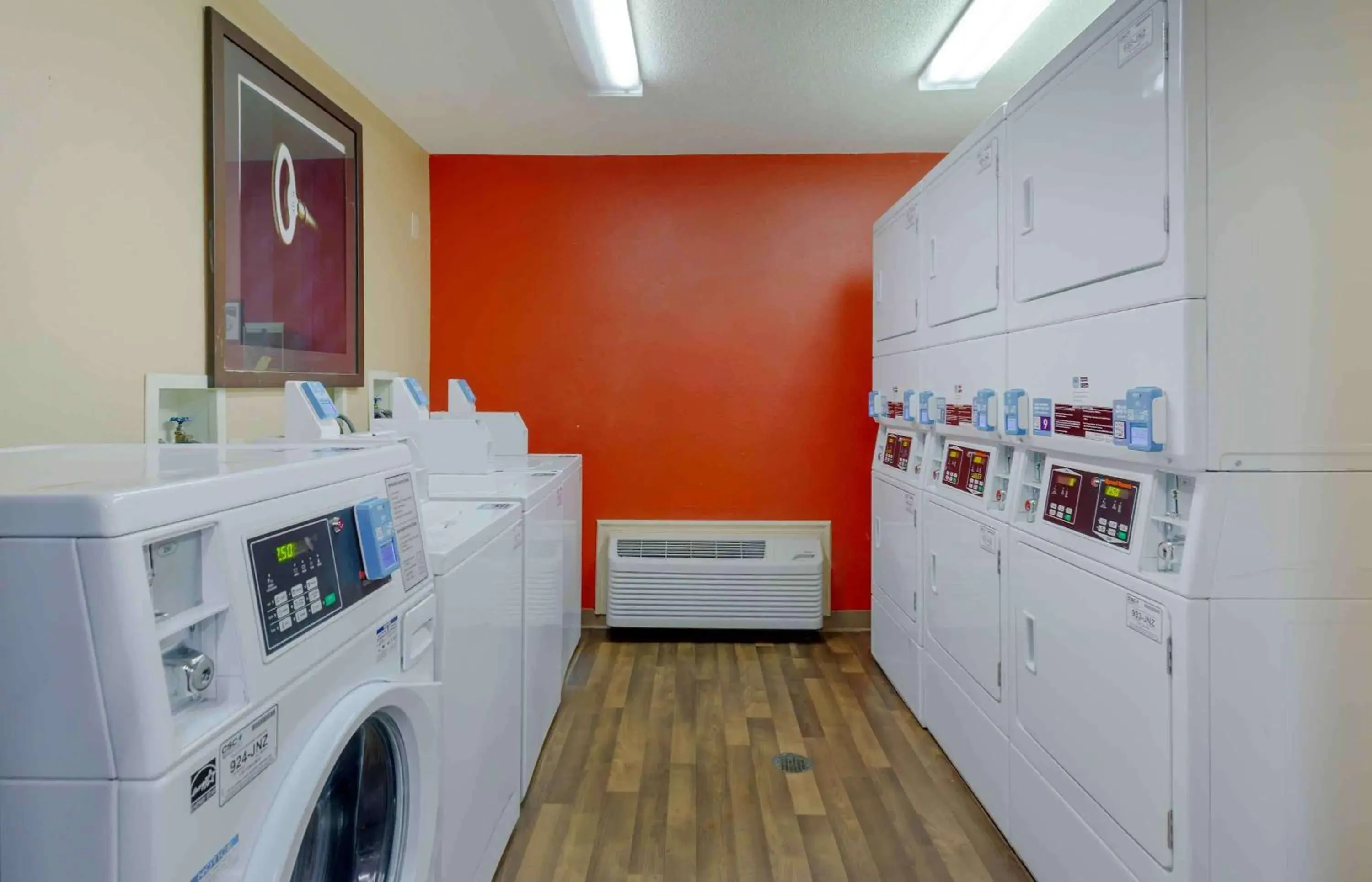 Property building in Extended Stay America Select Suites - Raleigh - RTP - 4610 Miami Blvd Property building in Extended Stay America Select Suites - Raleigh - RTP - 4610 Miami Blvd