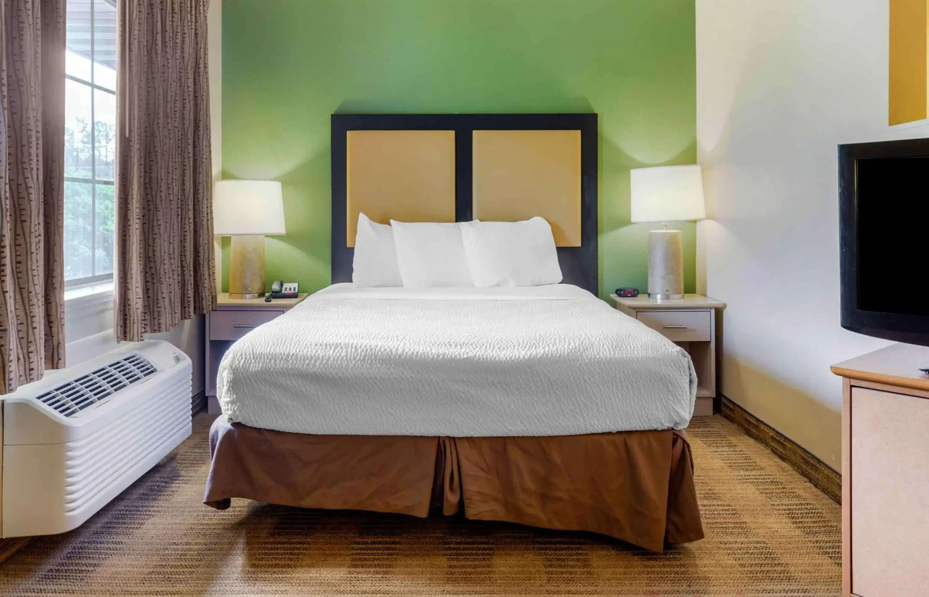 Bedroom, Bed in Extended Stay America Select Suites - Raleigh - RTP - 4610 Miami Blvd Bedroom, Bed in Extended Stay America Select Suites - Raleigh - RTP - 4610 Miami Blvd