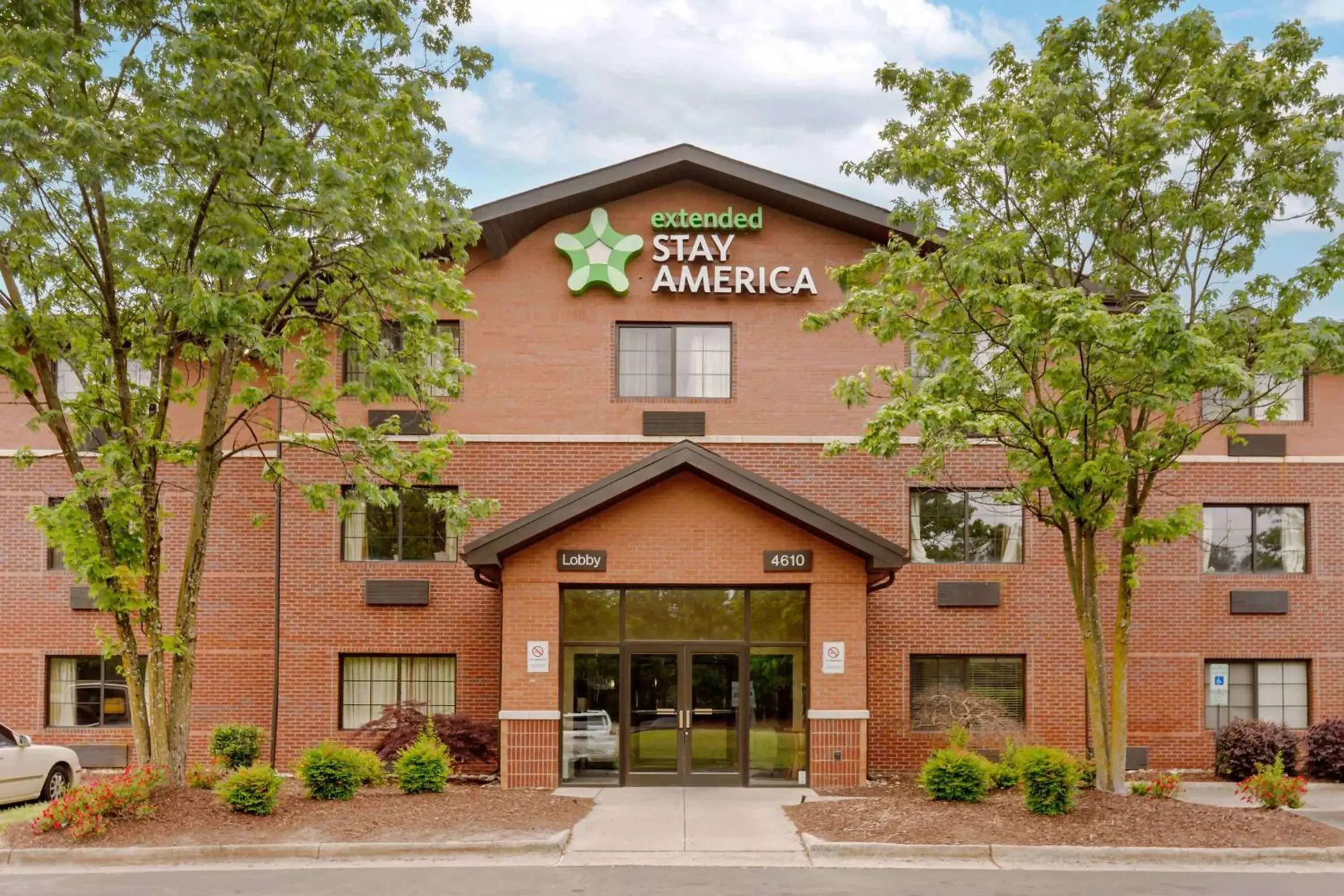 Property building in Extended Stay America Select Suites - Raleigh - RTP - 4610 Miami Blvd Property building in Extended Stay America Select Suites - Raleigh - RTP - 4610 Miami Blvd