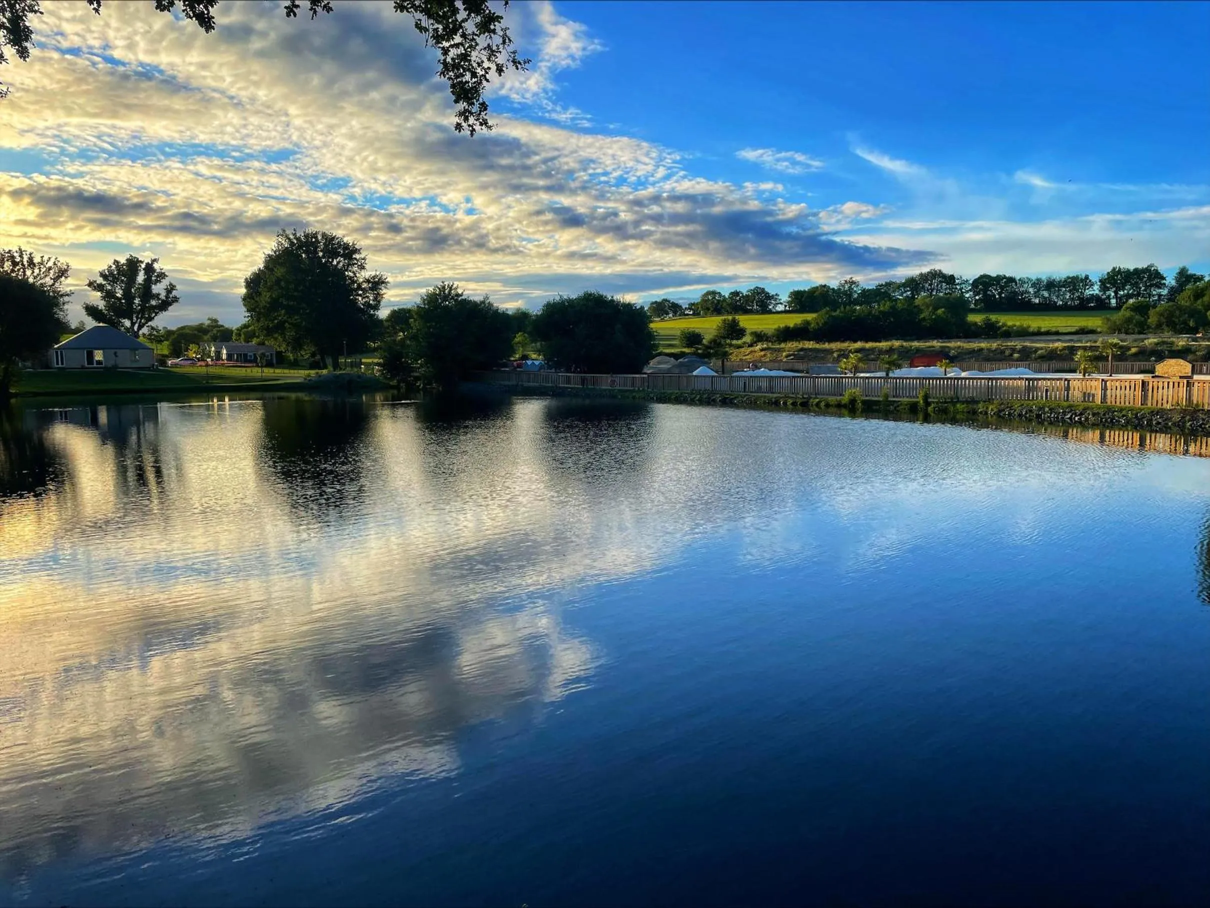 Lake view in Domaine Mélusine - à 2km du Puy duFou France !
