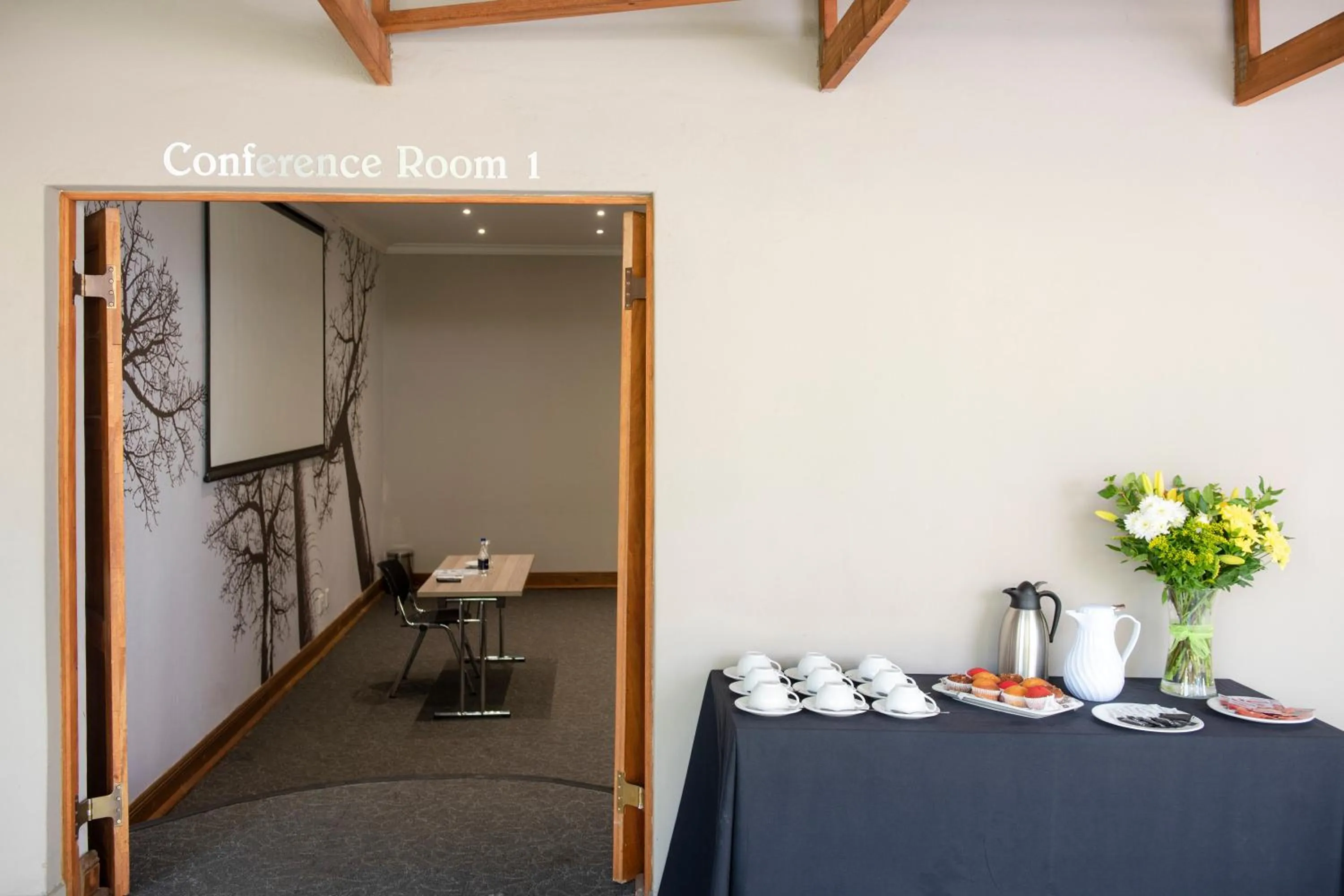 Coffee/tea facilities in Palm Park Hotel