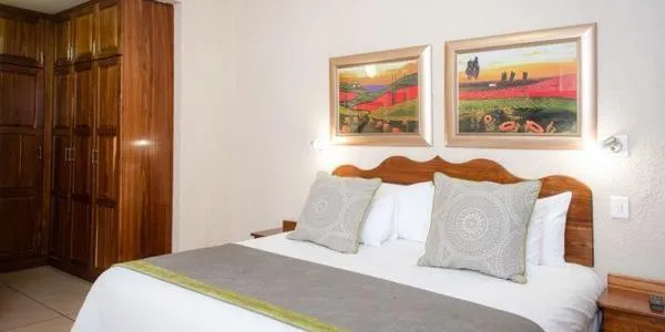 Bed in Palm Park Hotel