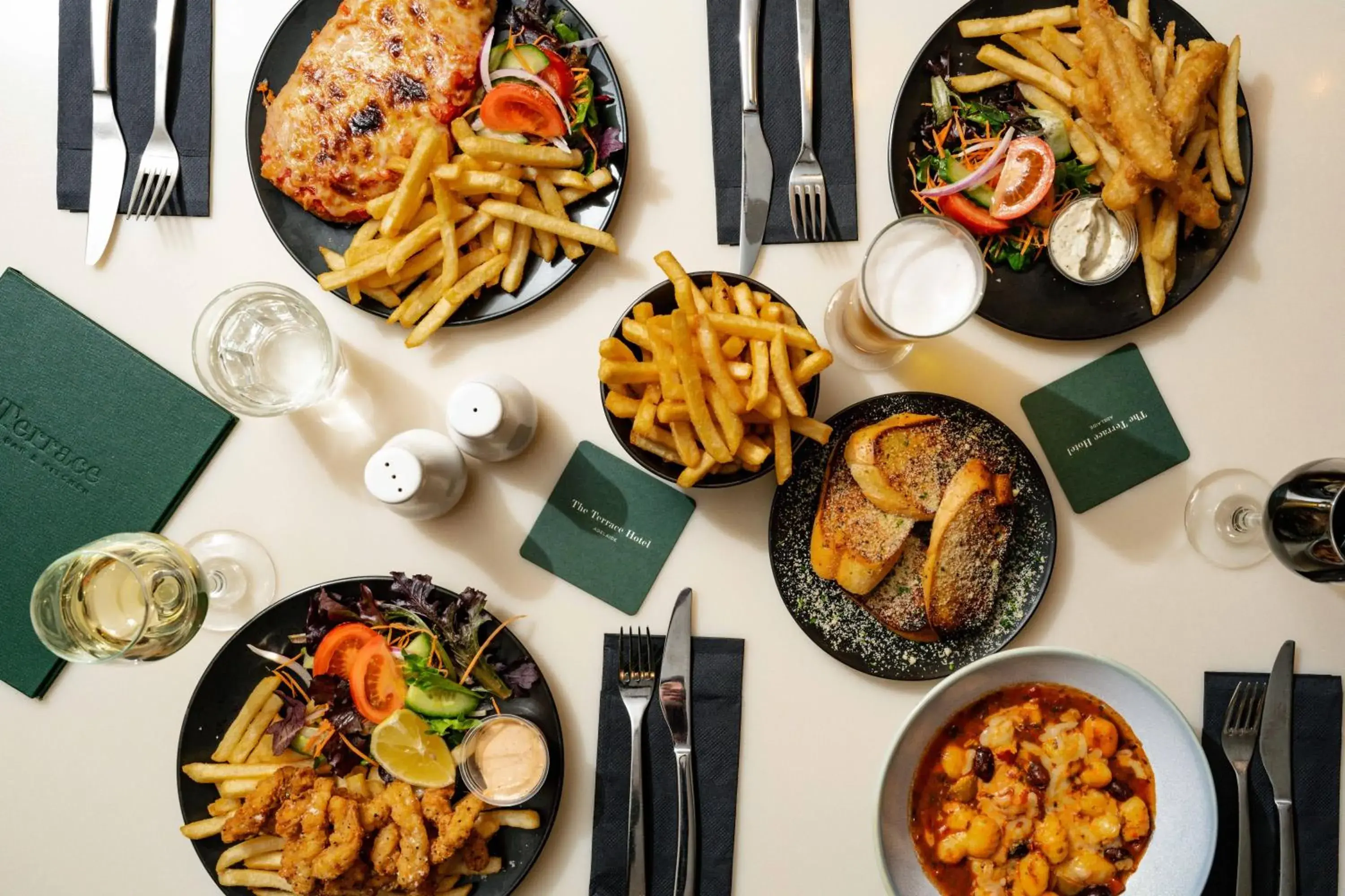 Food and drinks in The Terrace Hotel Adelaide Food and drinks in The Terrace Hotel Adelaide