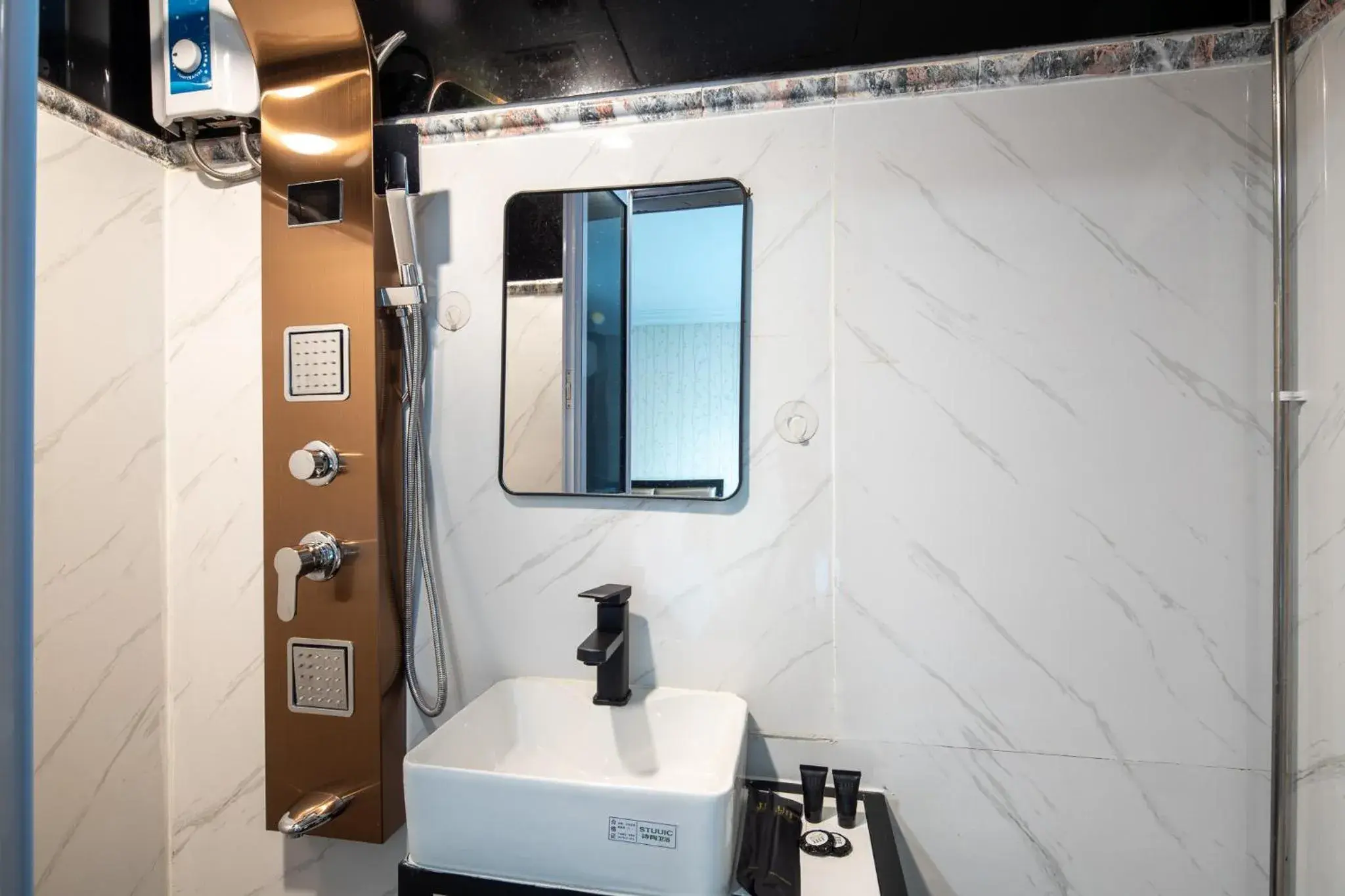 Standard Double Room in HOTEL JJH Aliwal Standard Double Room in HOTEL JJH Aliwal