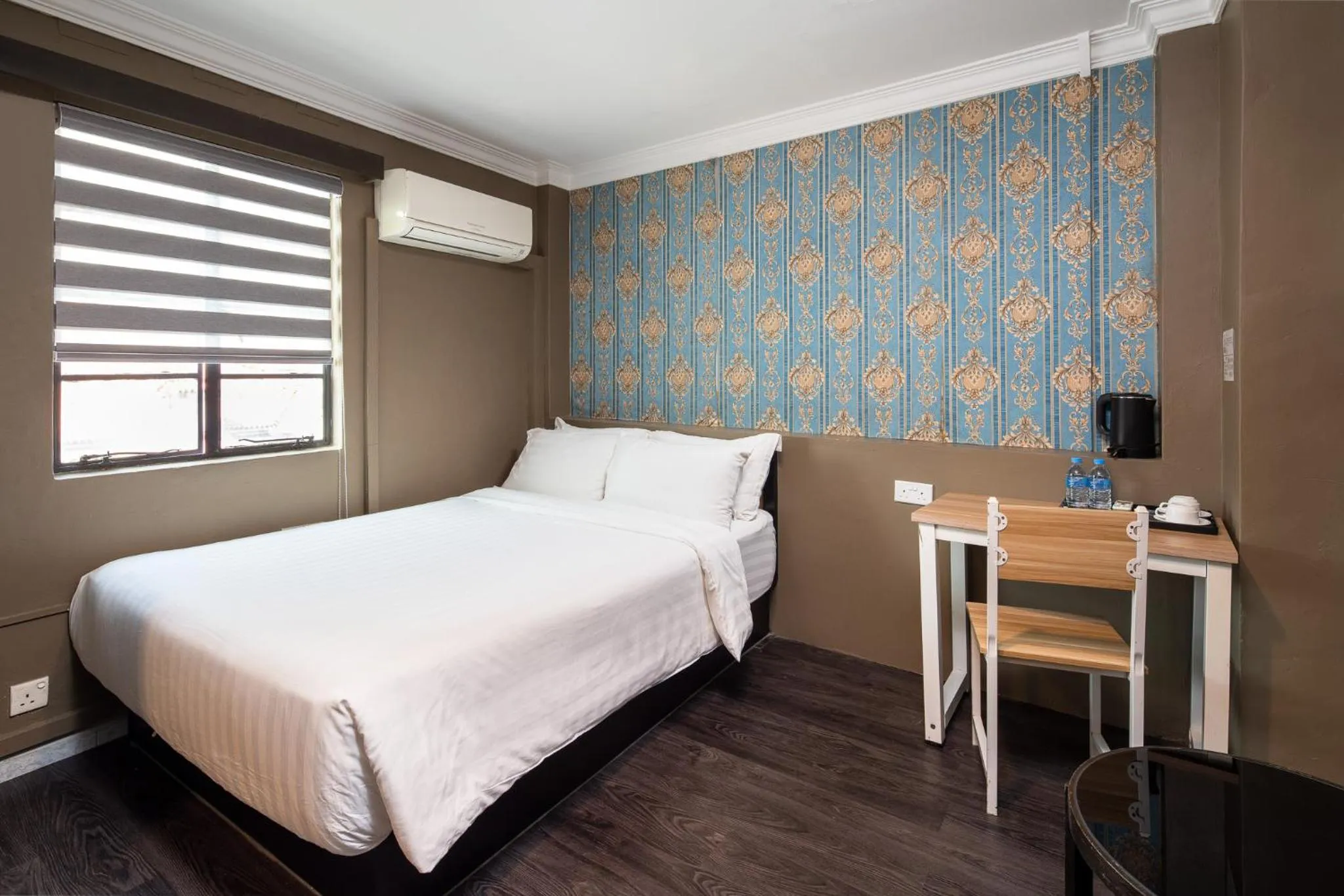 Bedroom, Bed in HOTEL JJH Aliwal