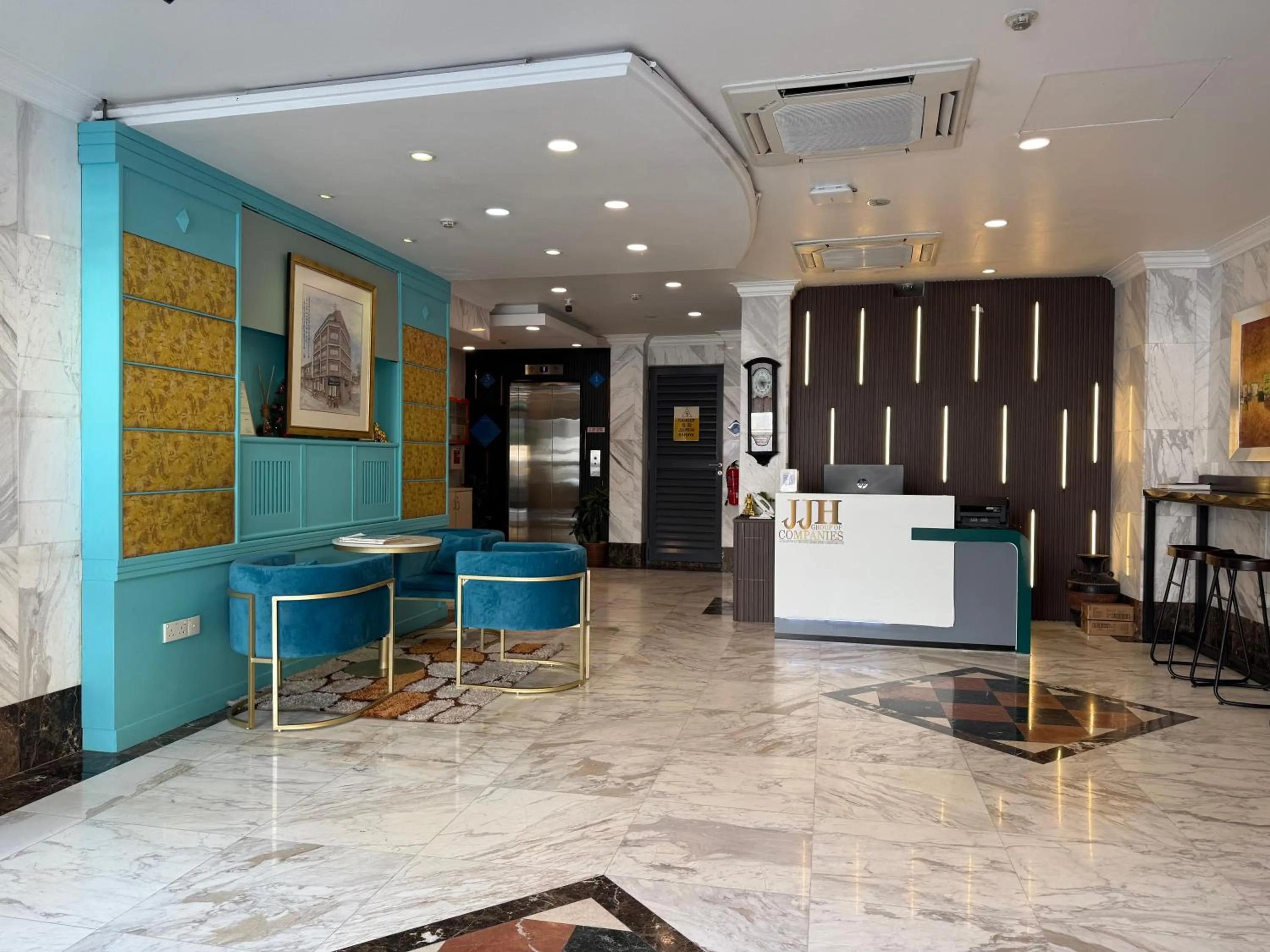 Lobby or reception in HOTEL JJH Aliwal