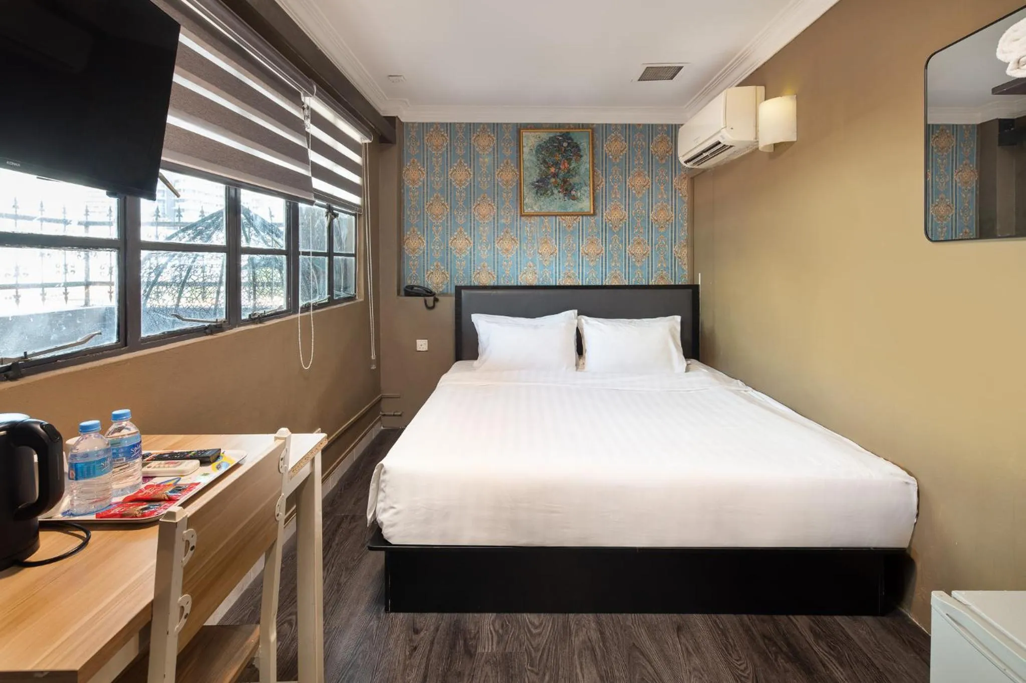 Bedroom, Bed in HOTEL JJH Aliwal