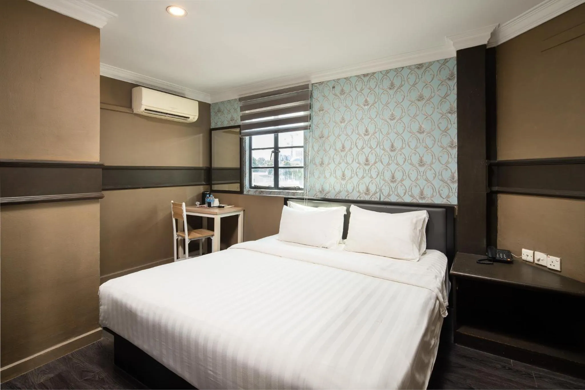 Bedroom, Bed in HOTEL JJH Aliwal