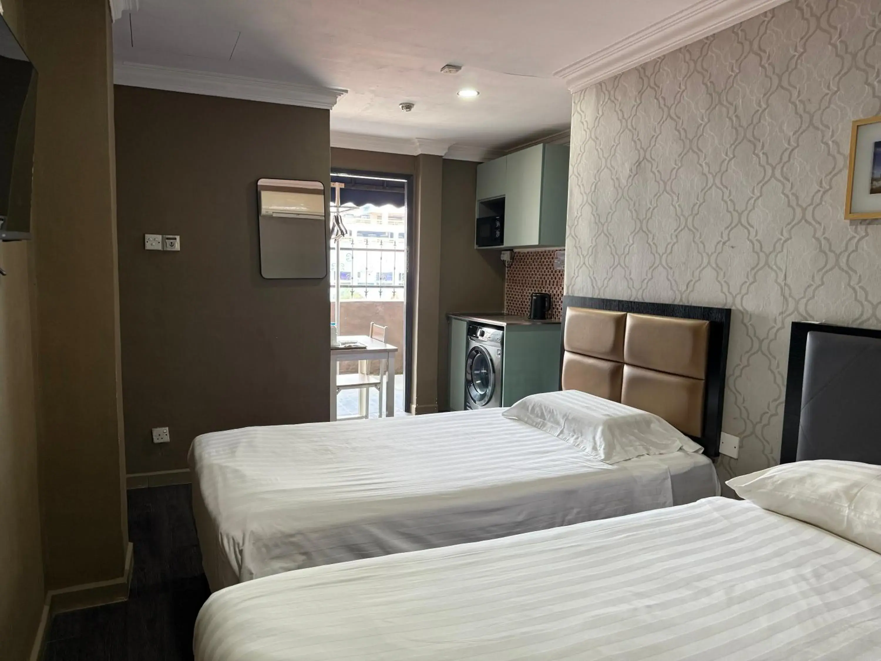 Family Room (3 Adults) in HOTEL JJH Aliwal Family Room (3 Adults) in HOTEL JJH Aliwal