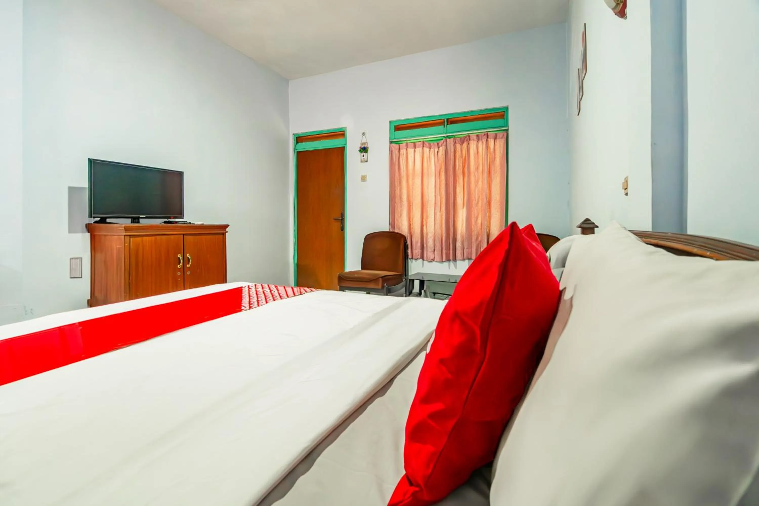 Bedroom, Bed in Hotel O Arjosari Near Plaza Araya Formerly Hotel Nugraha