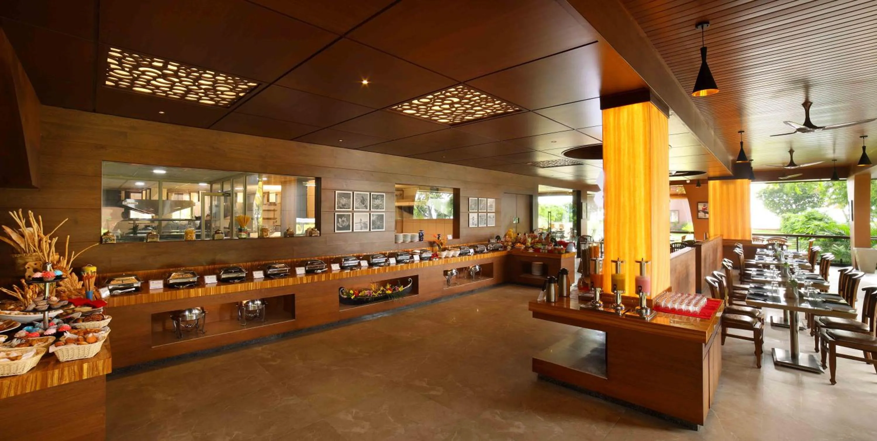 Restaurant/places to eat in Uday Backwater Resort