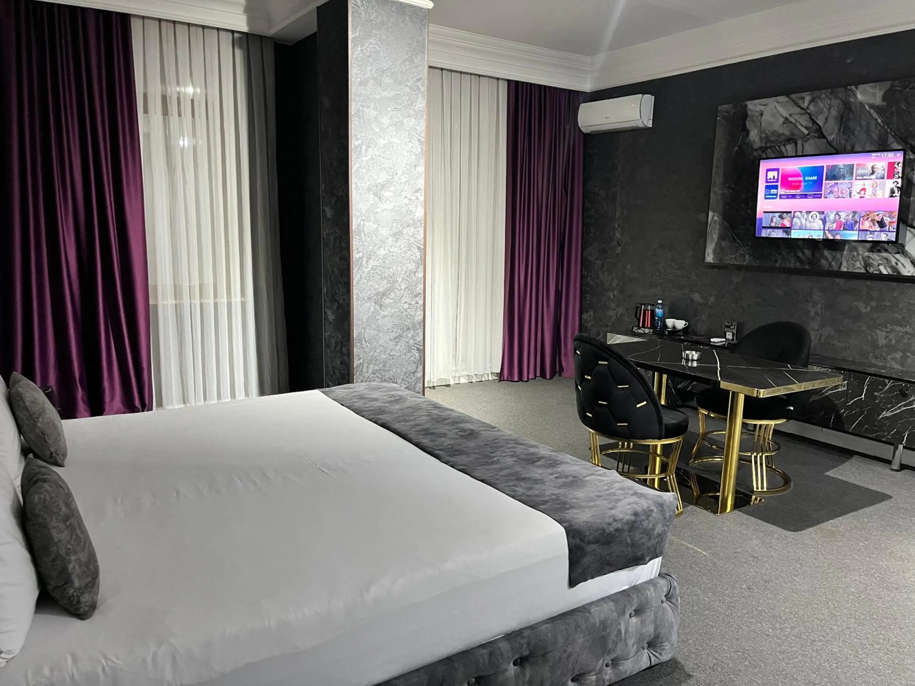 Photo of the whole room, Bed in Amber Hotel