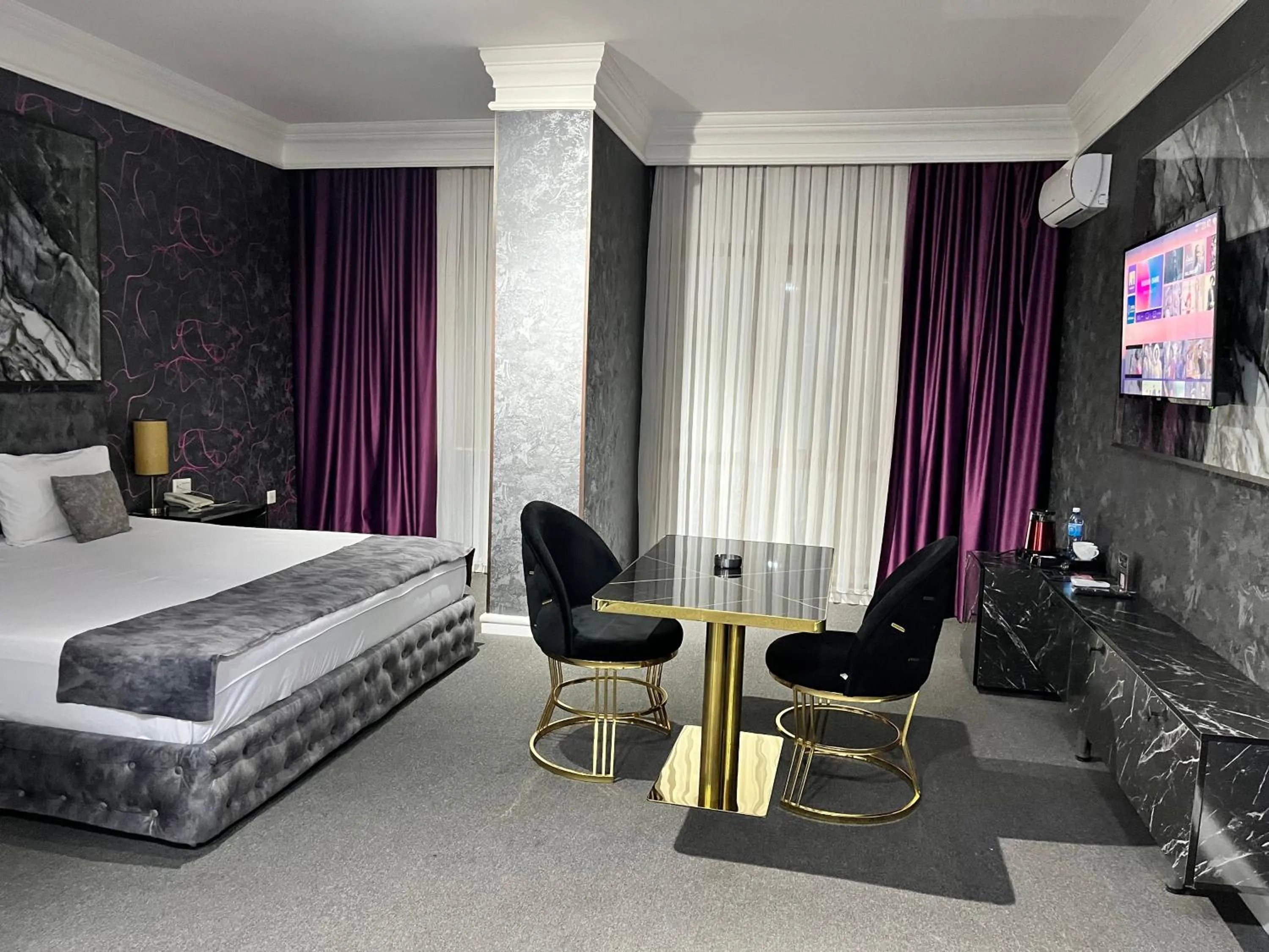 Photo of the whole room, Bed in Amber Hotel