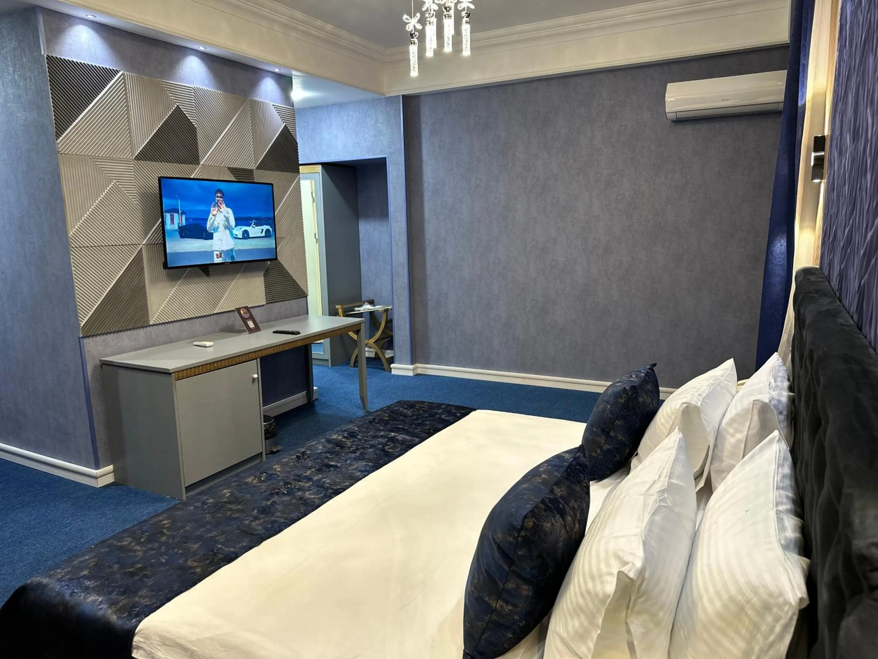 Communal lounge/ TV room, Bed in Amber Hotel