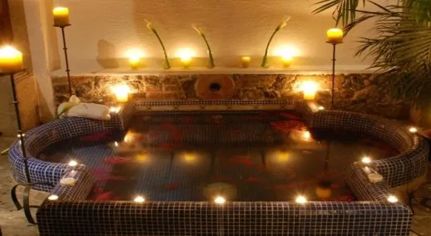 Hot Tub in Hotel Casa Madeleine B&B & Spa