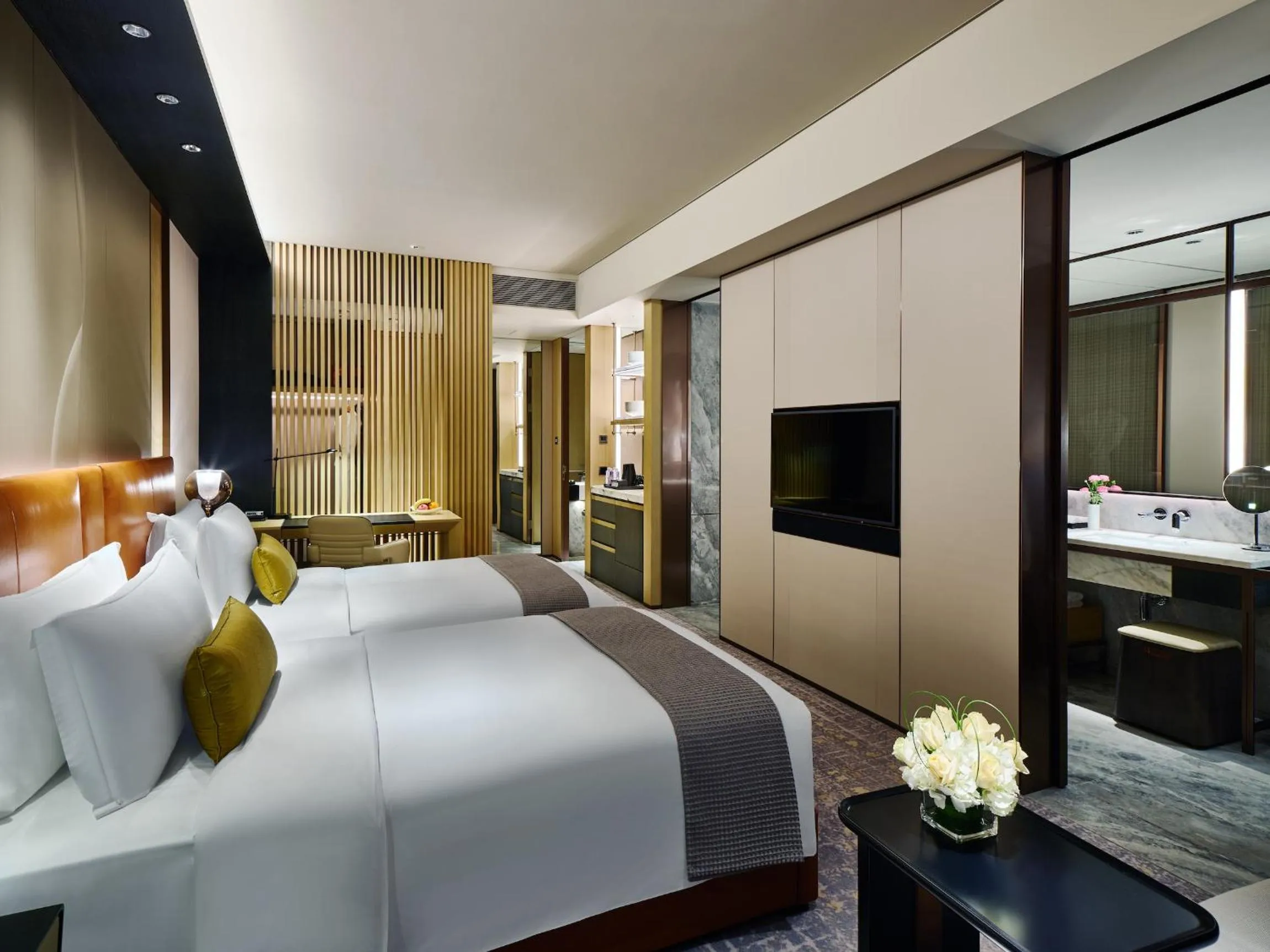 Photo of the whole room, Bed in InterContinental Zhuhai by IHG