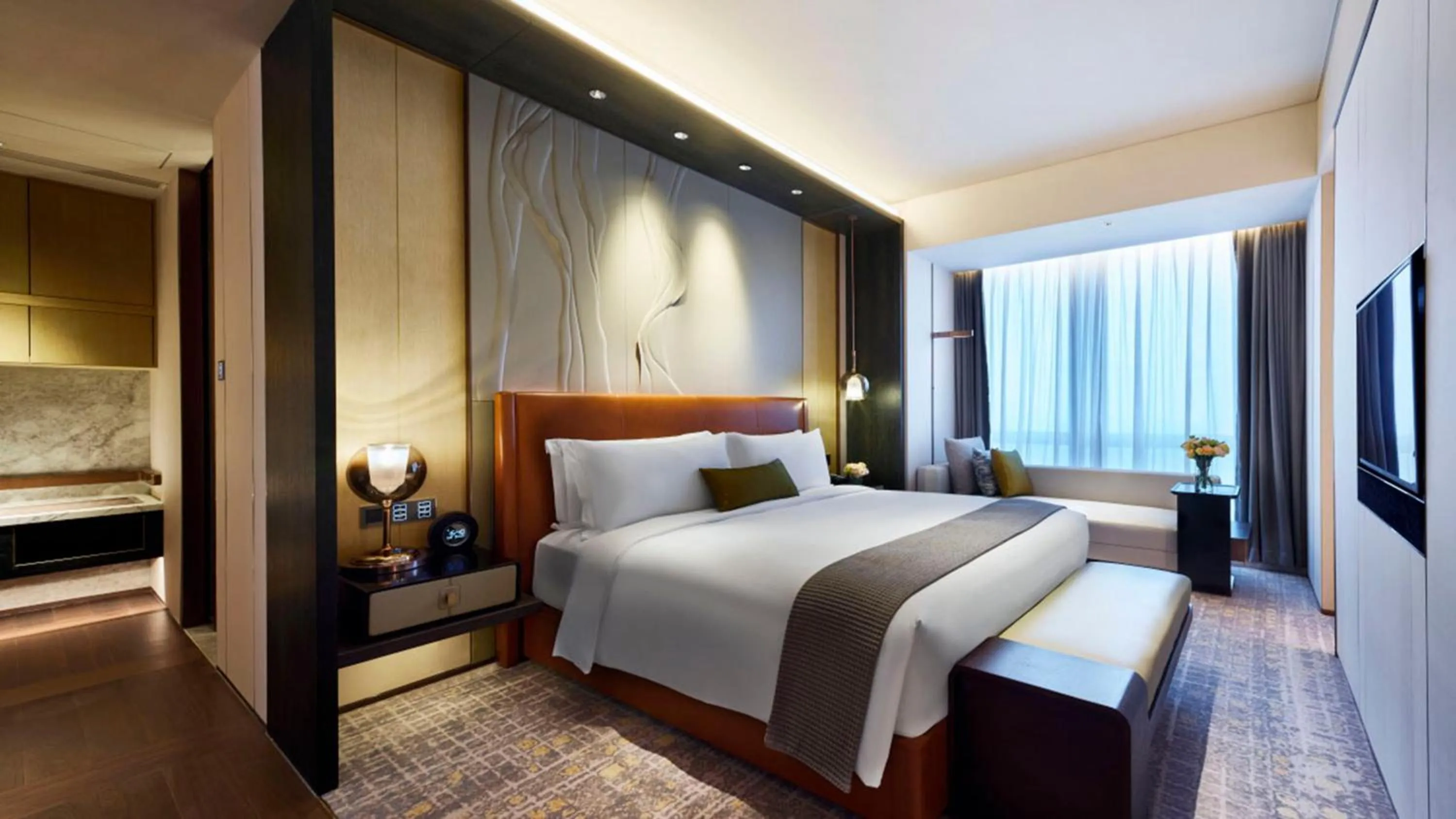 Photo of the whole room, Bed in InterContinental Zhuhai by IHG
