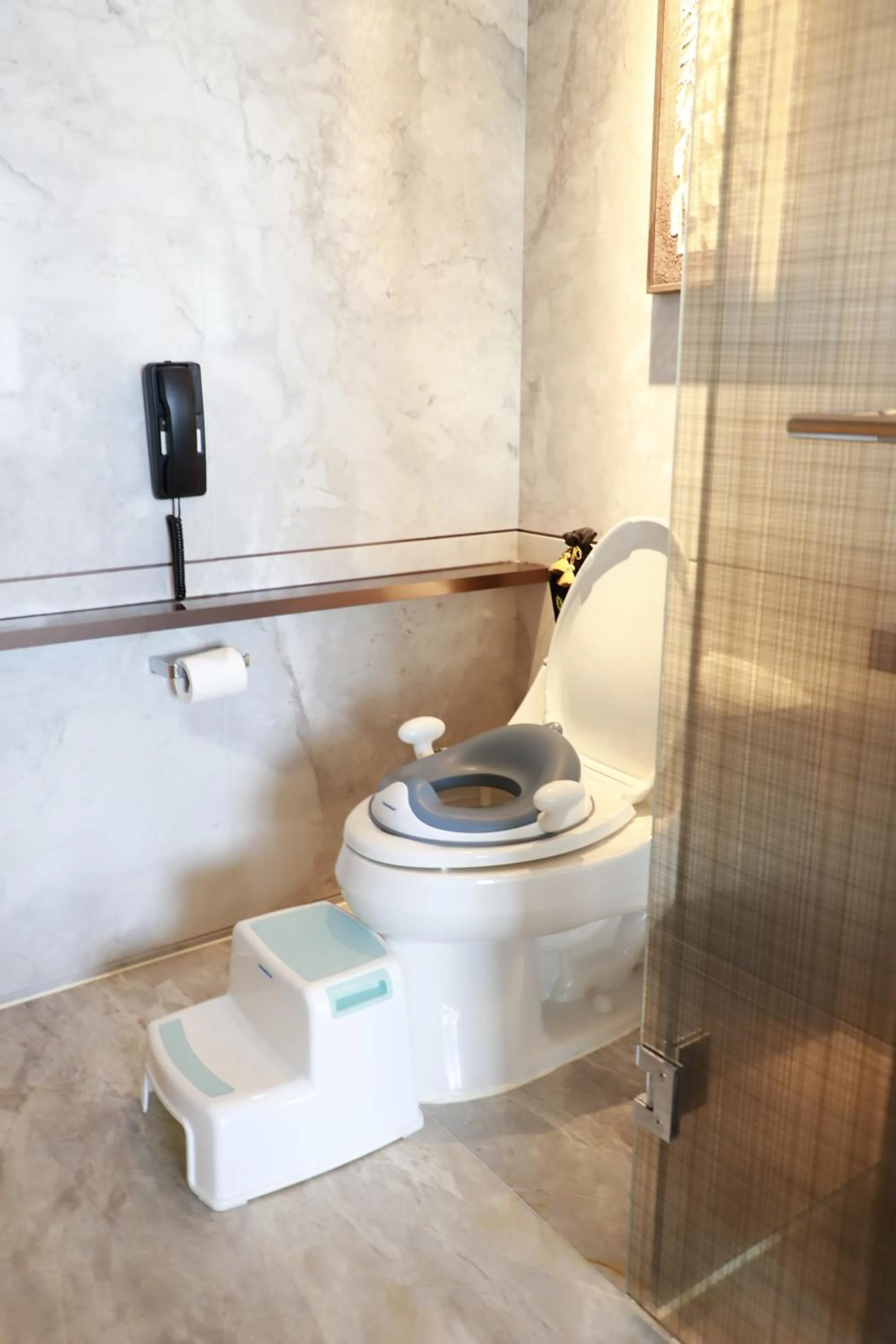 Toilet in InterContinental Zhuhai by IHG
