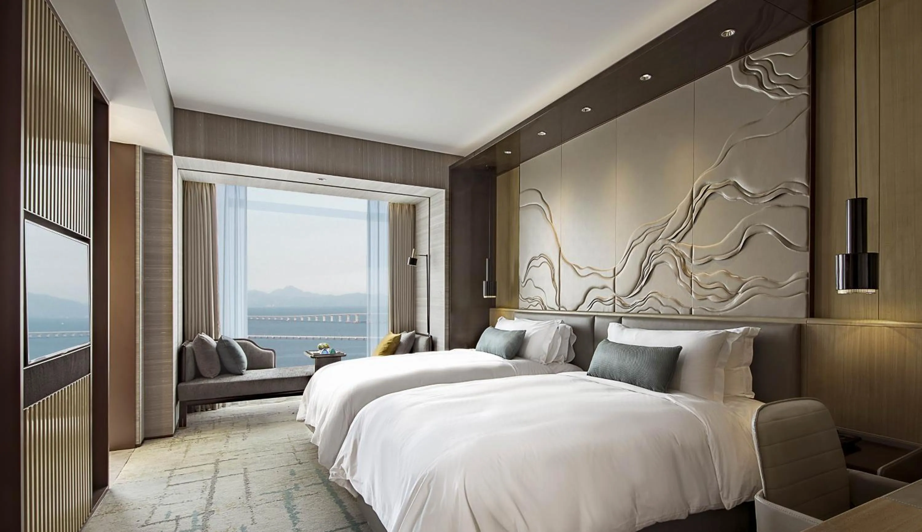 Photo of the whole room, Bed in InterContinental Zhuhai by IHG