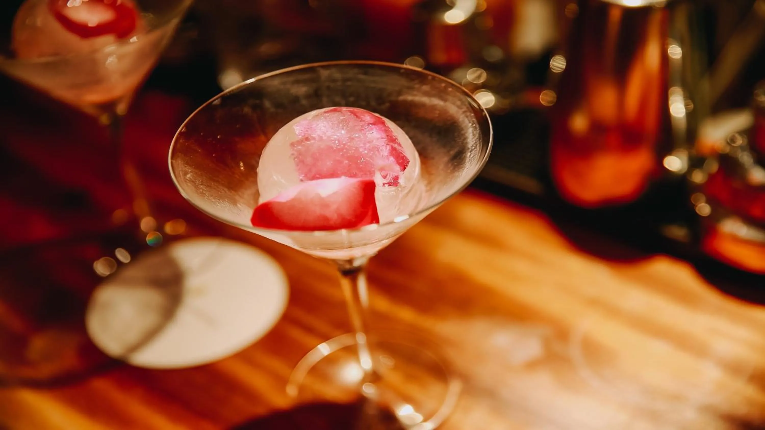 Lounge or bar in InterContinental Zhuhai by IHG