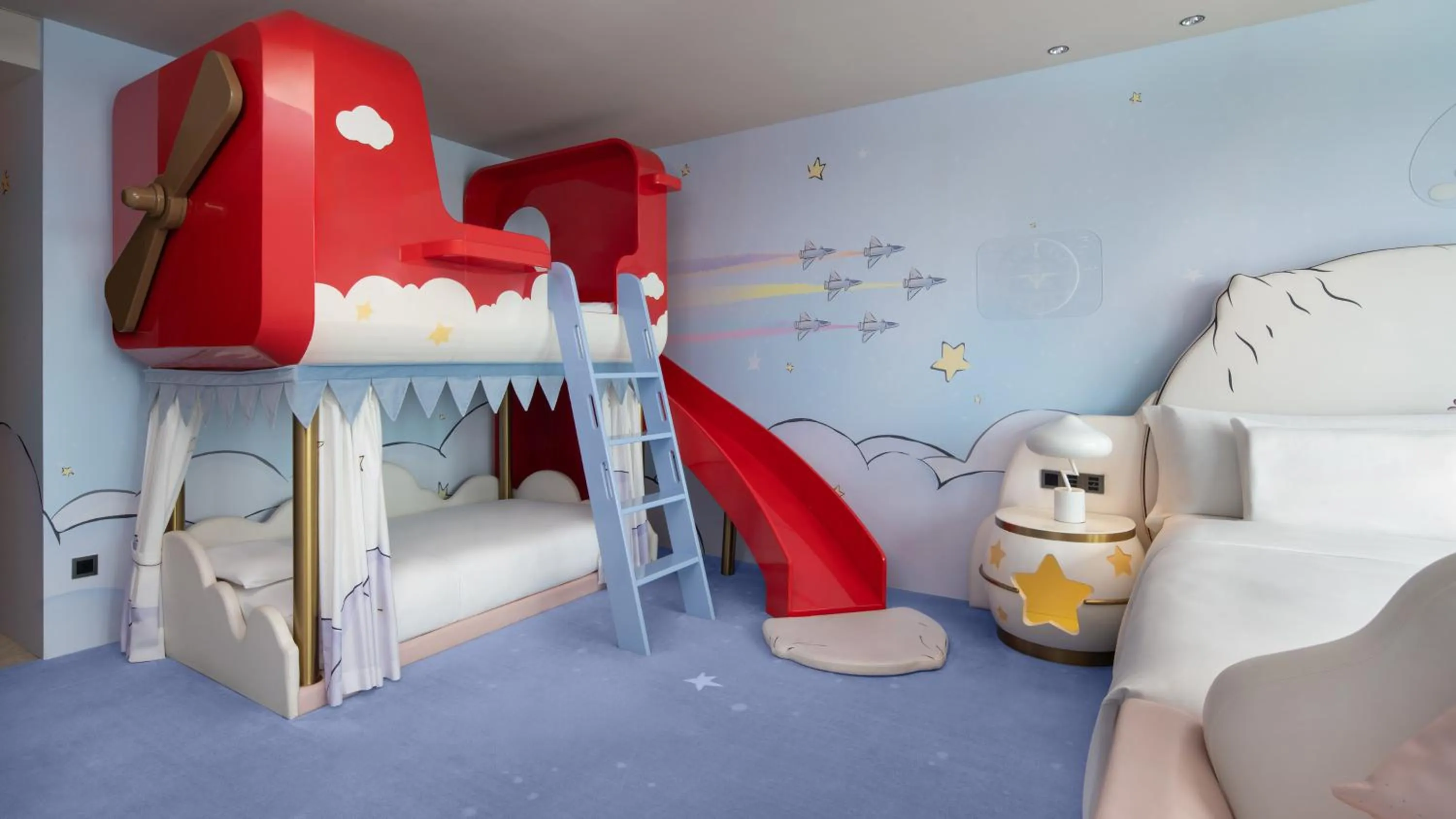 Photo of the whole room, Bed in InterContinental Zhuhai by IHG