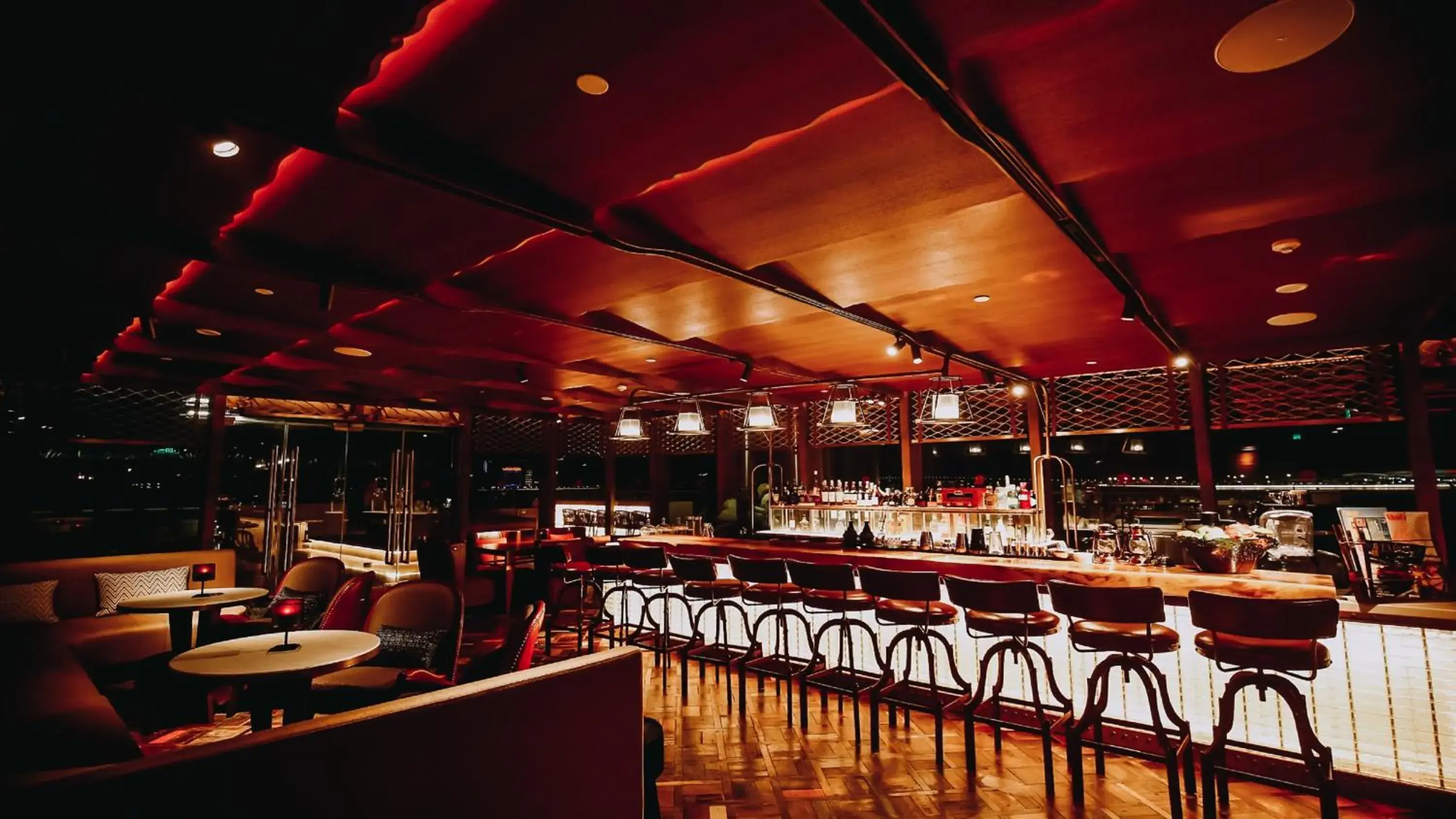 Lounge or bar in InterContinental Zhuhai by IHG Lounge or bar in InterContinental Zhuhai by IHG