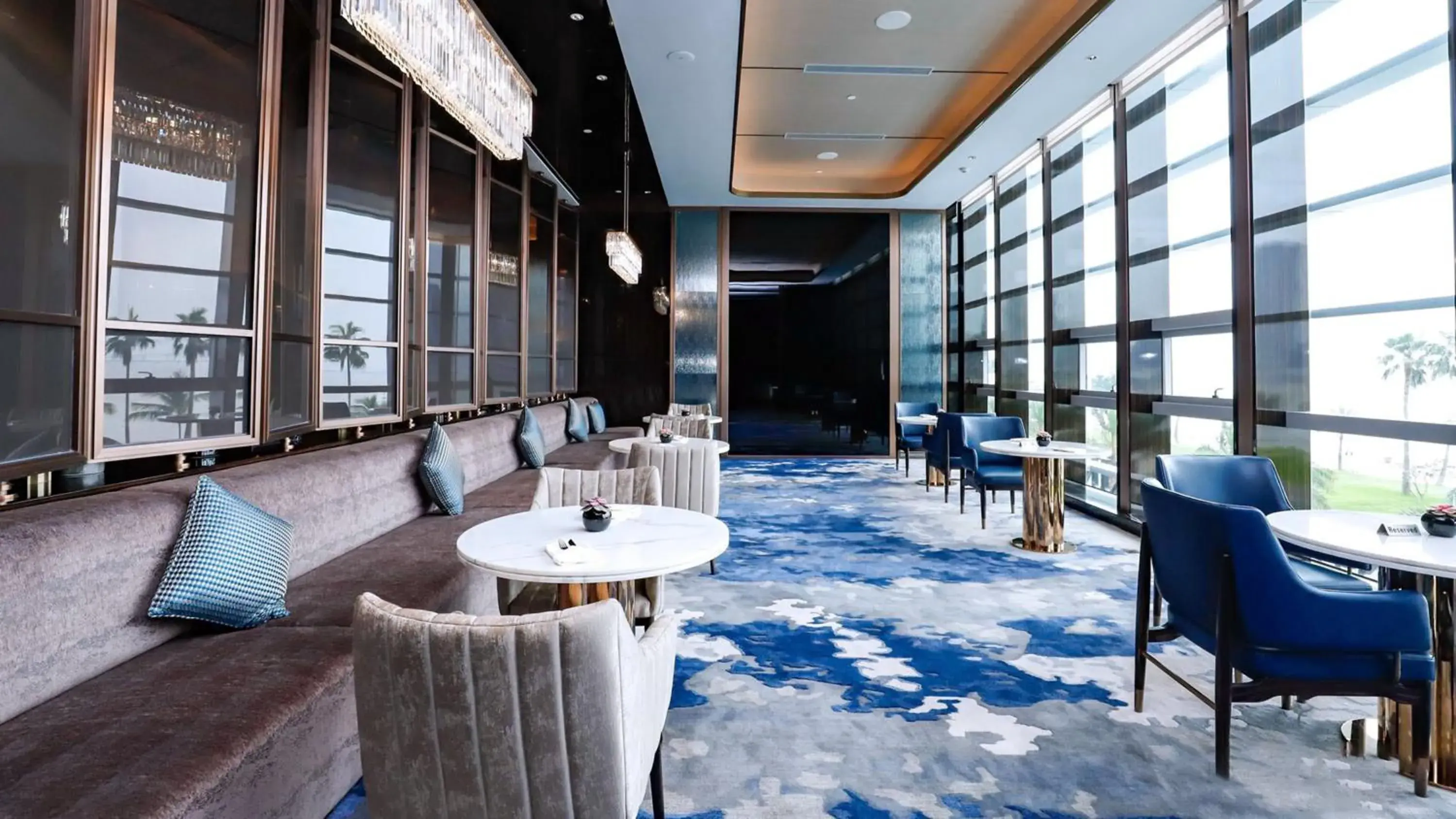 Lounge or bar in InterContinental Zhuhai by IHG Lounge or bar in InterContinental Zhuhai by IHG