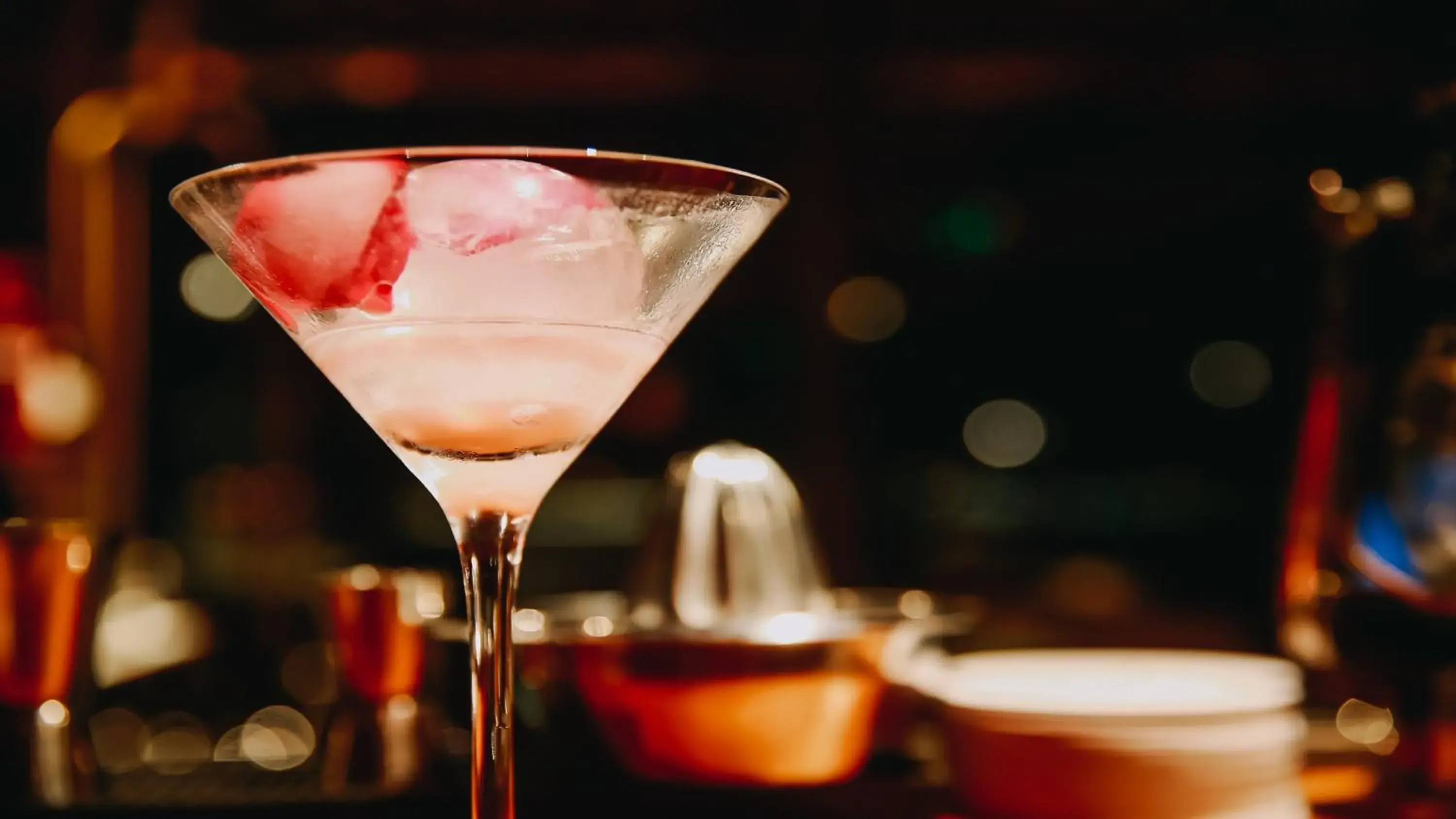 Lounge or bar in InterContinental Zhuhai by IHG Lounge or bar in InterContinental Zhuhai by IHG