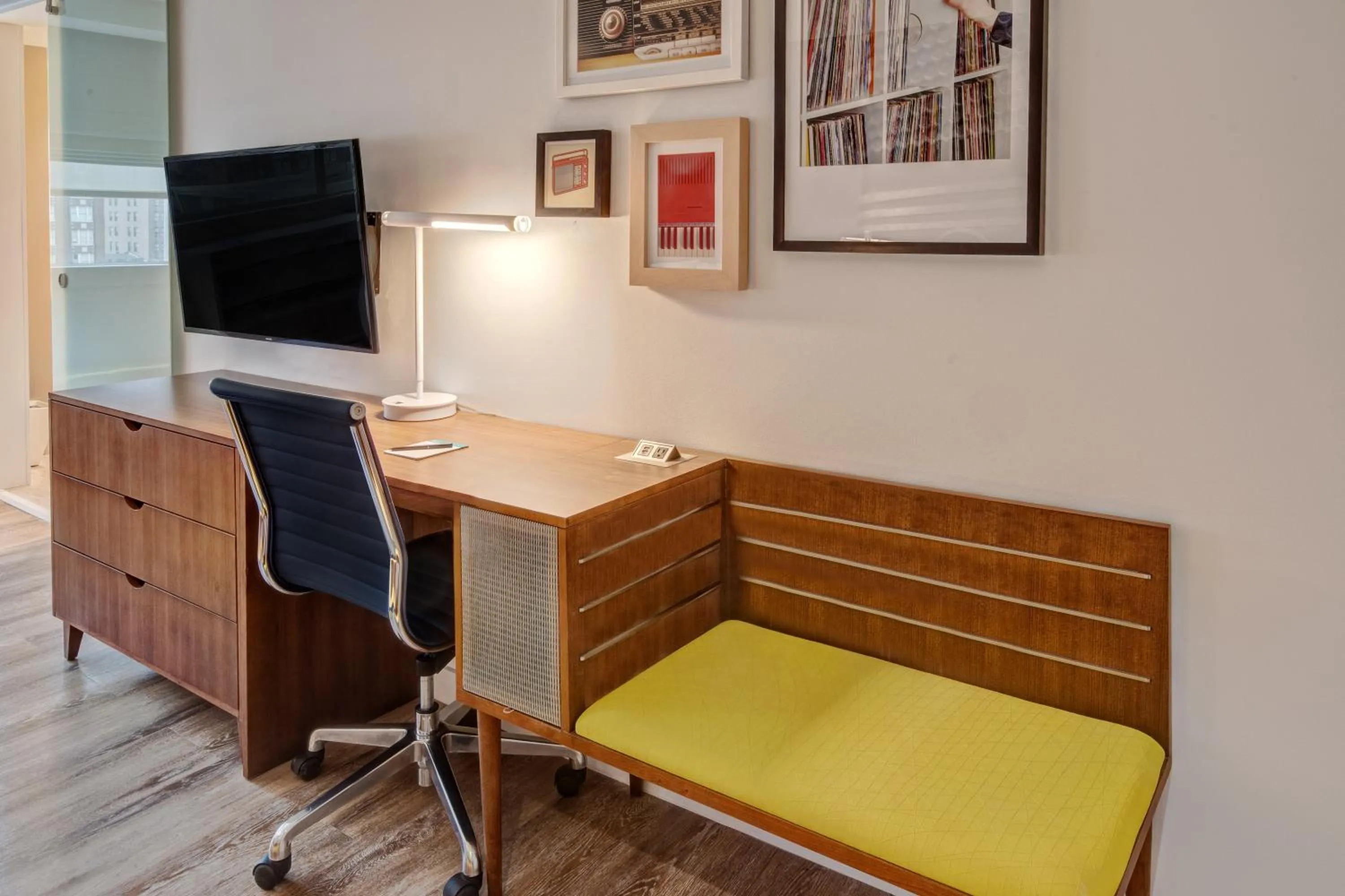 Photo of the whole room in Hotel Indigo - Memphis Downtown by IHG