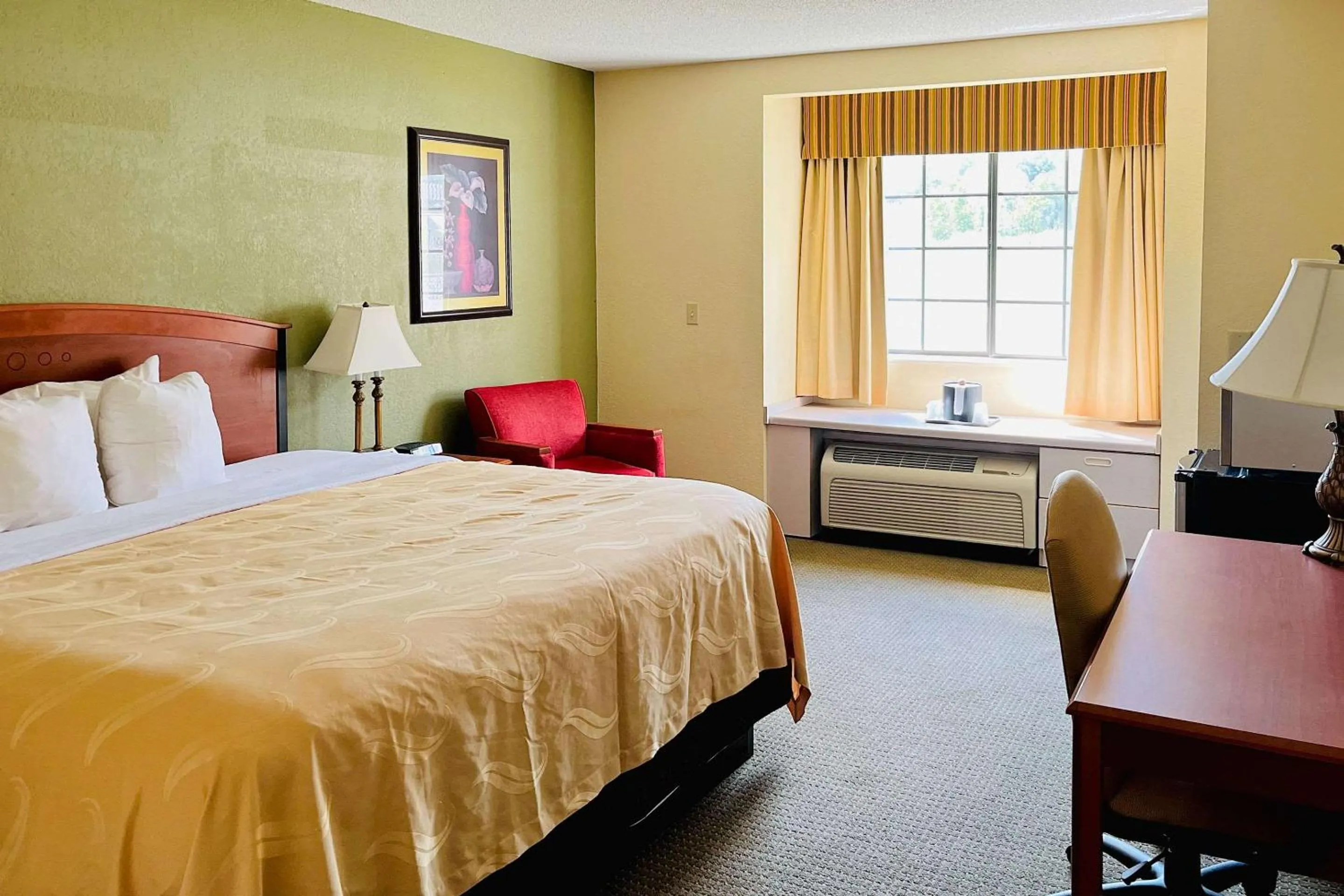 Bedroom, Bed in Quality Inn & Suites Prestonsburg next to Mountain Arts Center