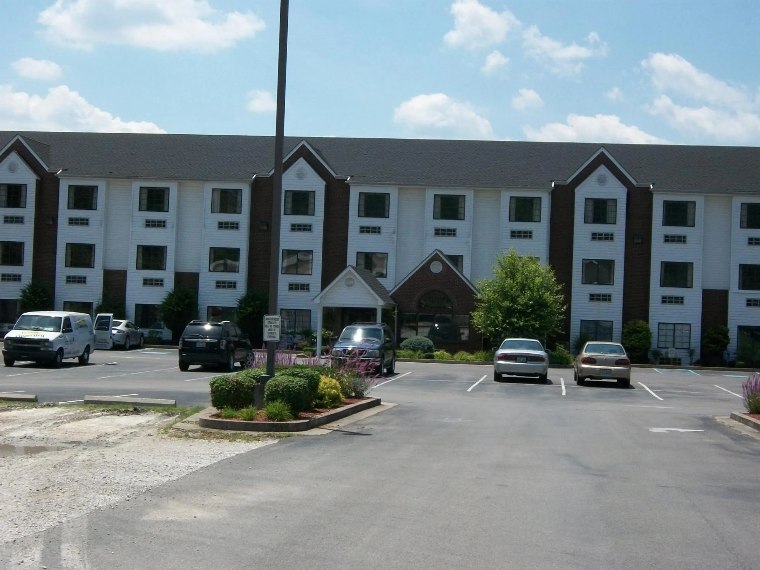 Property building in Quality Inn & Suites Prestonsburg next to Mountain Arts Center