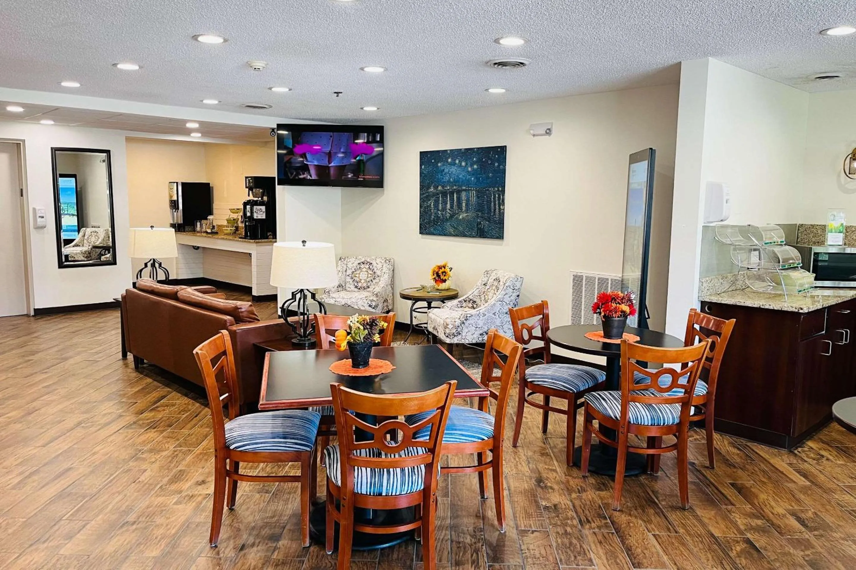 Lobby or reception in Quality Inn & Suites Prestonsburg next to Mountain Arts Center