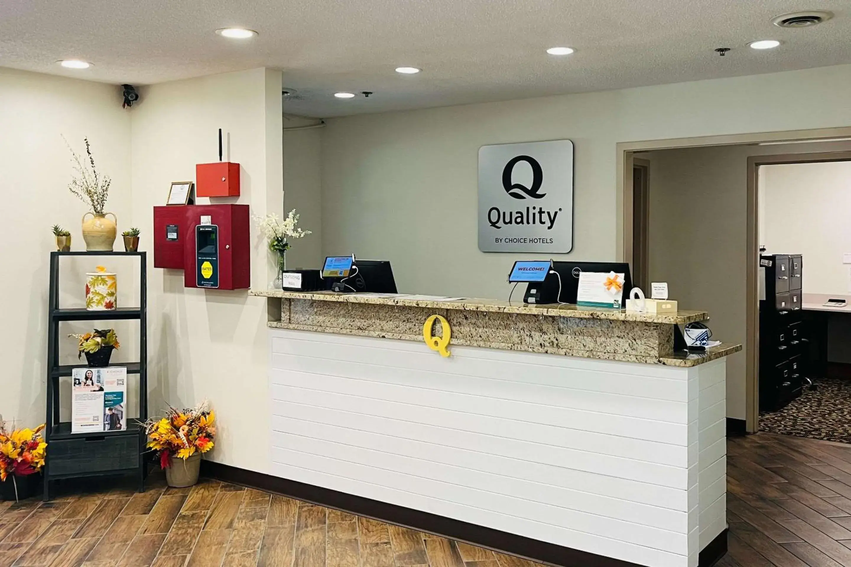 Lobby or reception in Quality Inn & Suites Prestonsburg next to Mountain Arts Center Lobby or reception in Quality Inn & Suites Prestonsburg next to Mountain Arts Center