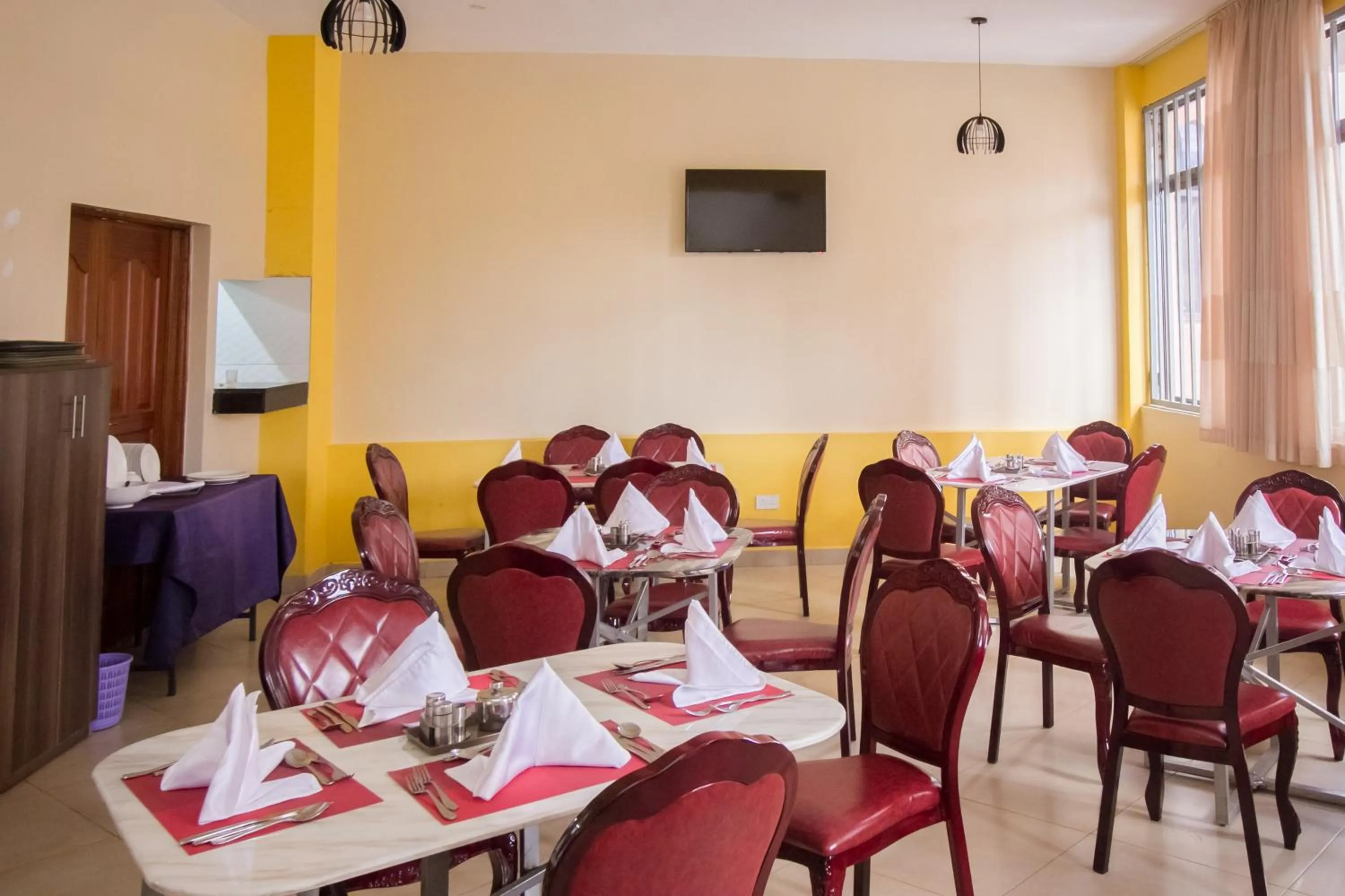 Restaurant/Places to Eat in Paleo Hotel and Spa