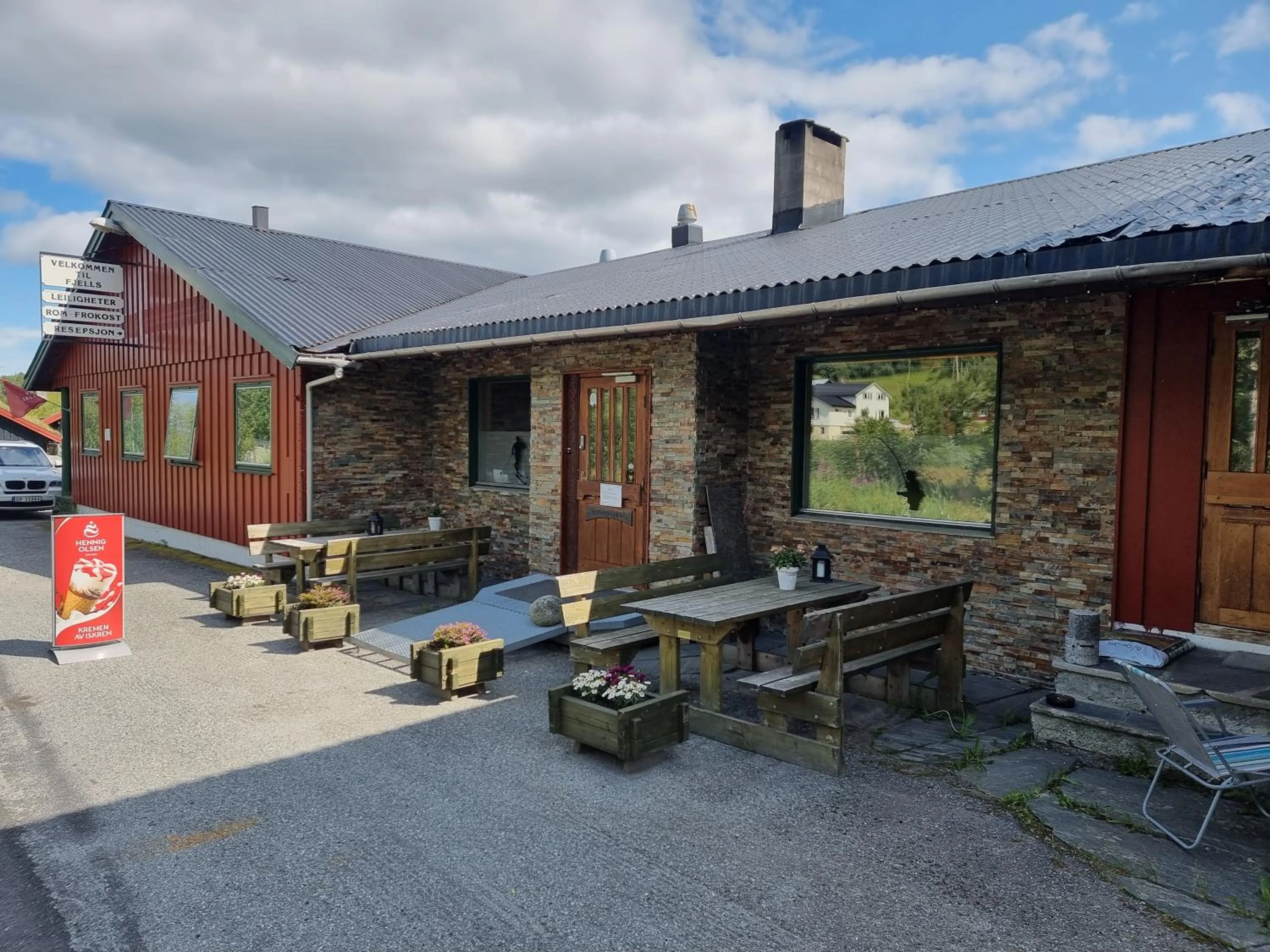 Facade/entrance in Vats Fjellstue