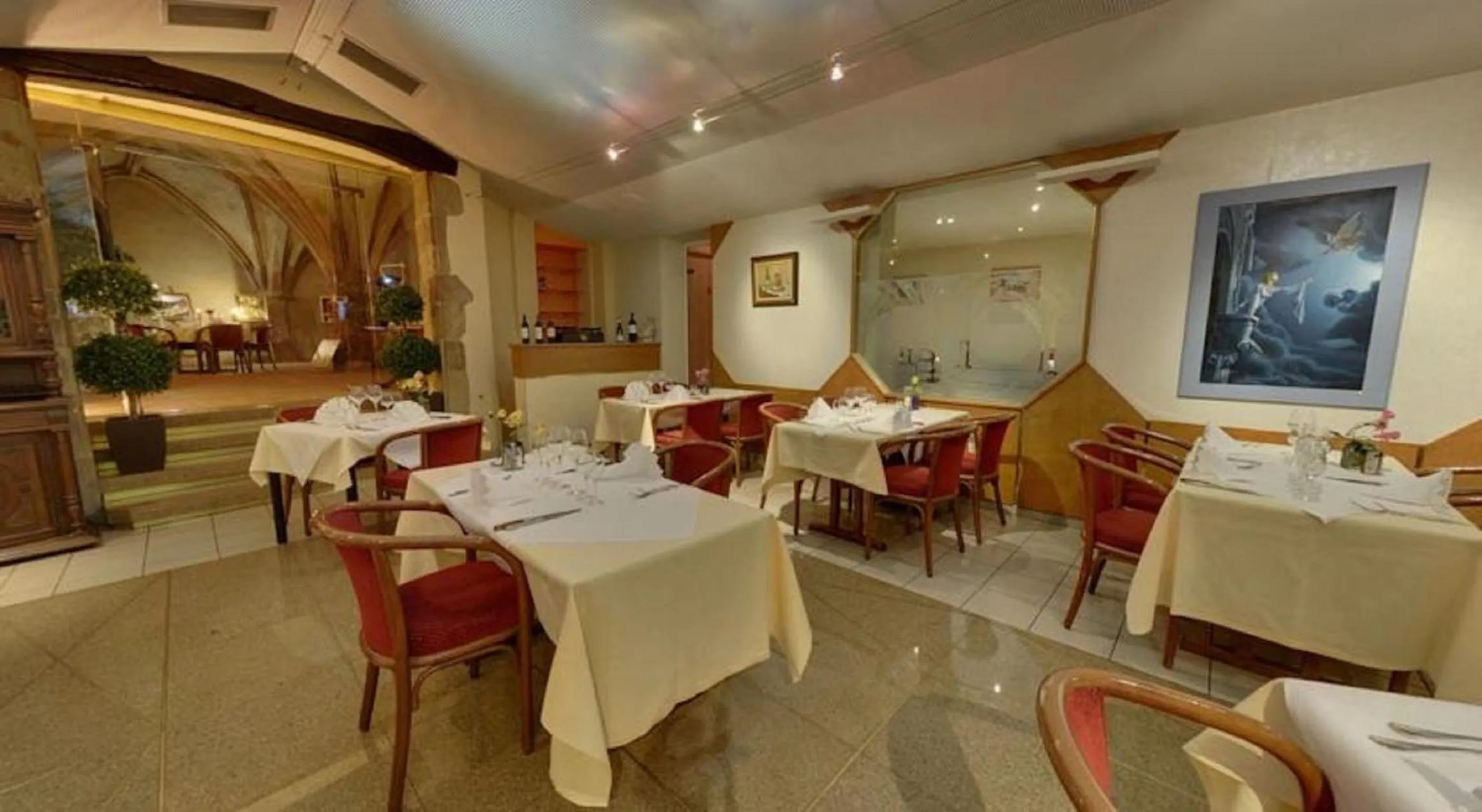 Restaurant/places to eat in Logis Hotel de Paris