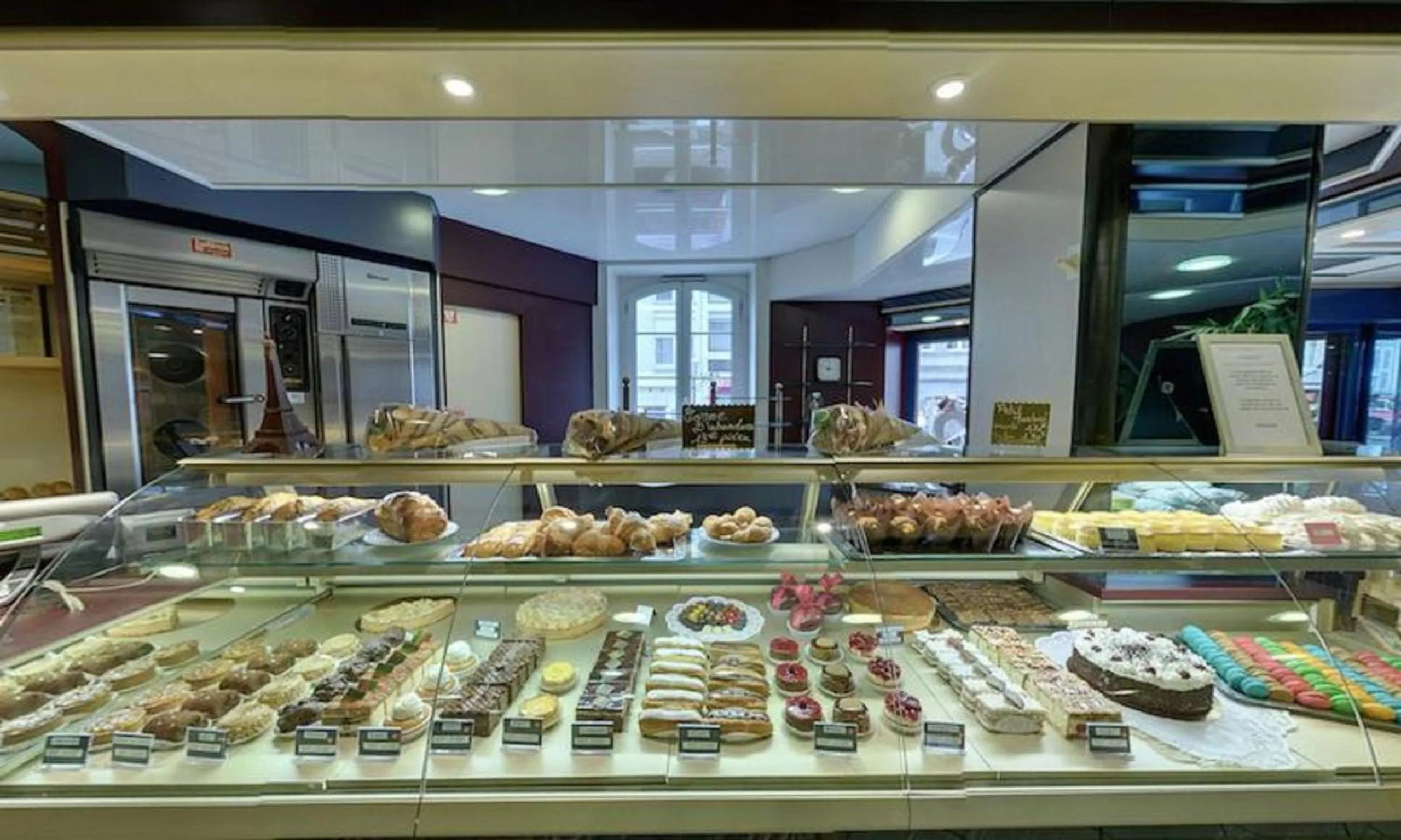 Food and drinks in Logis Hotel de Paris