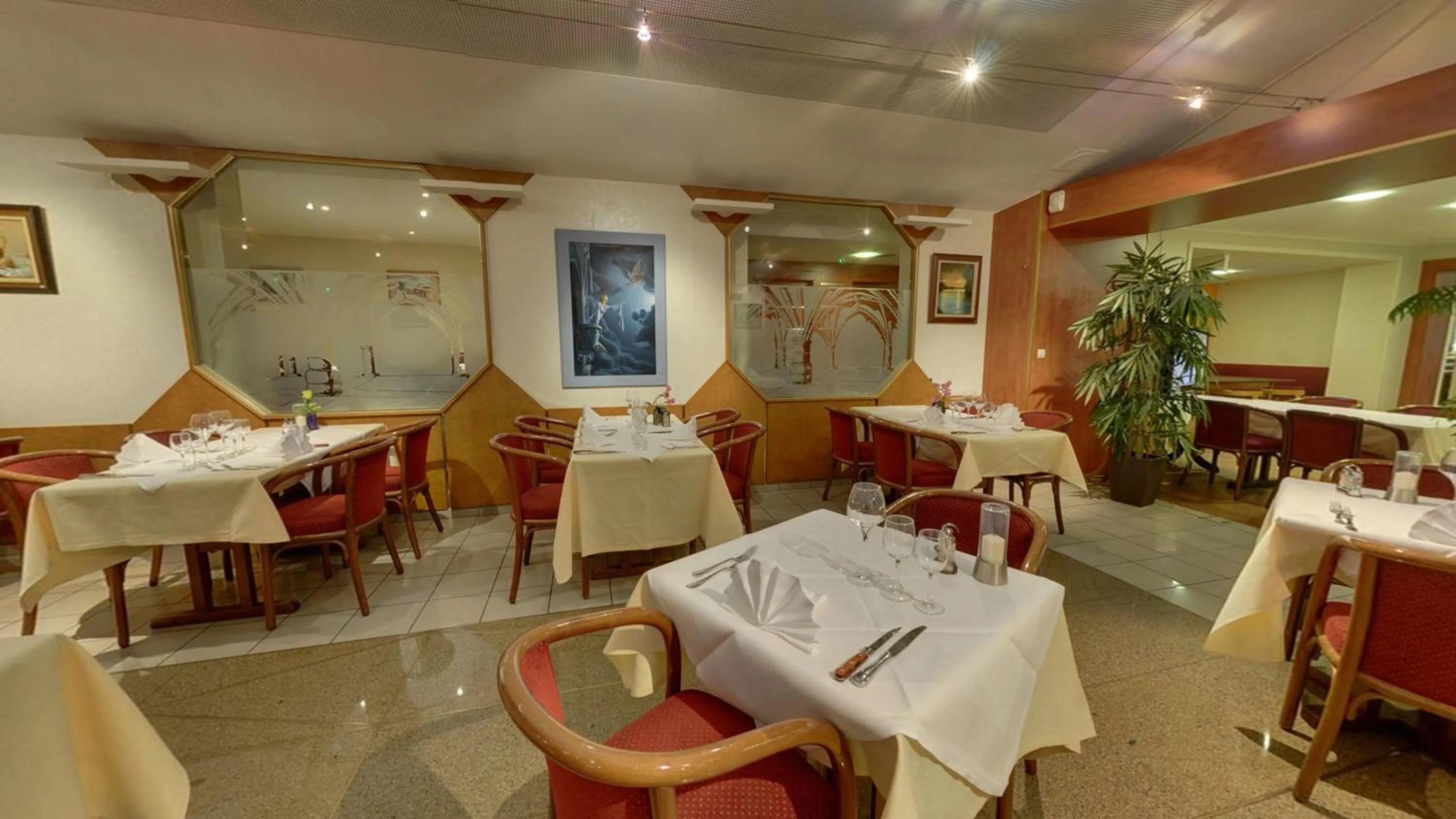 Restaurant/places to eat in Logis Hotel de Paris