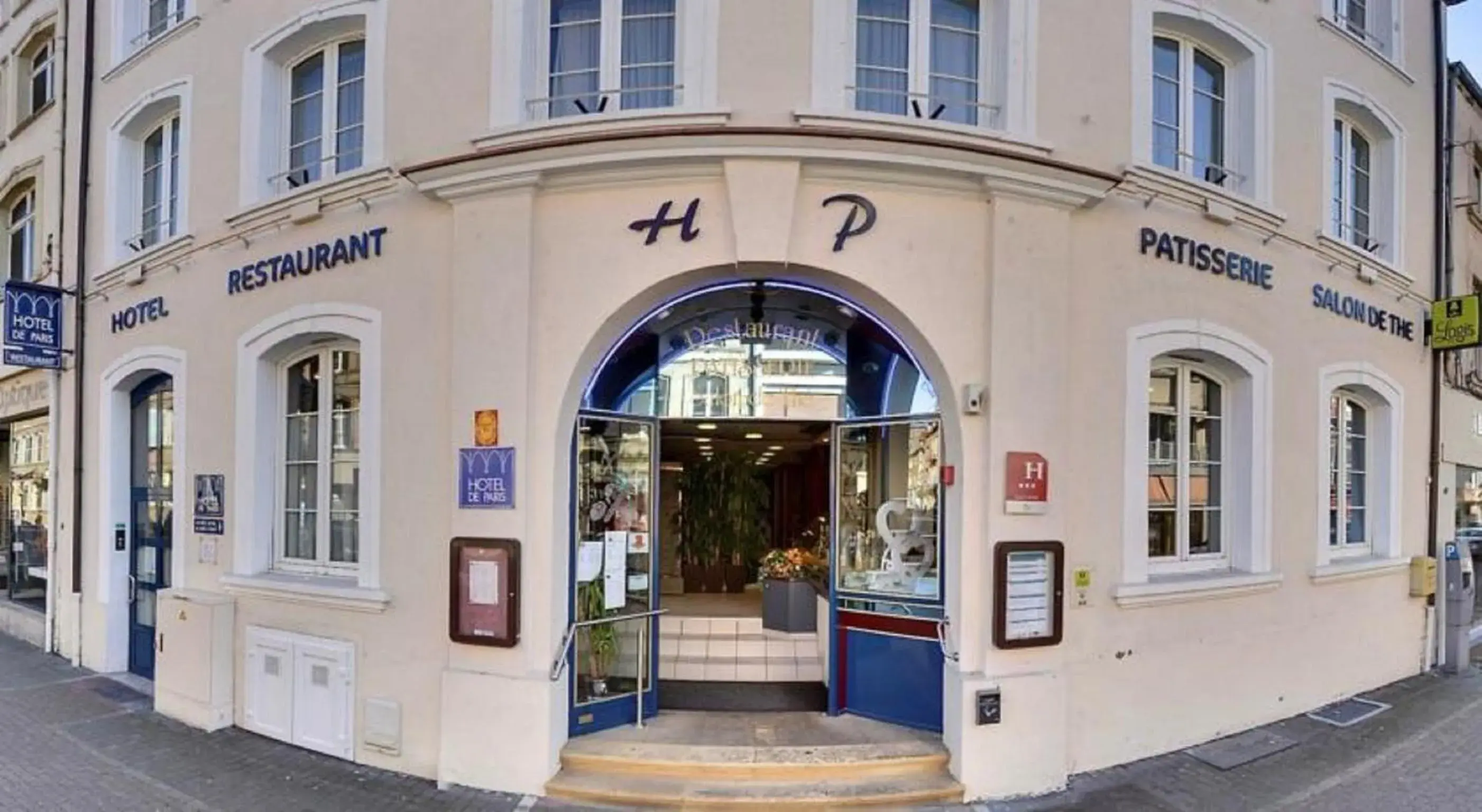 Facade/Entrance in Logis Hotel de Paris