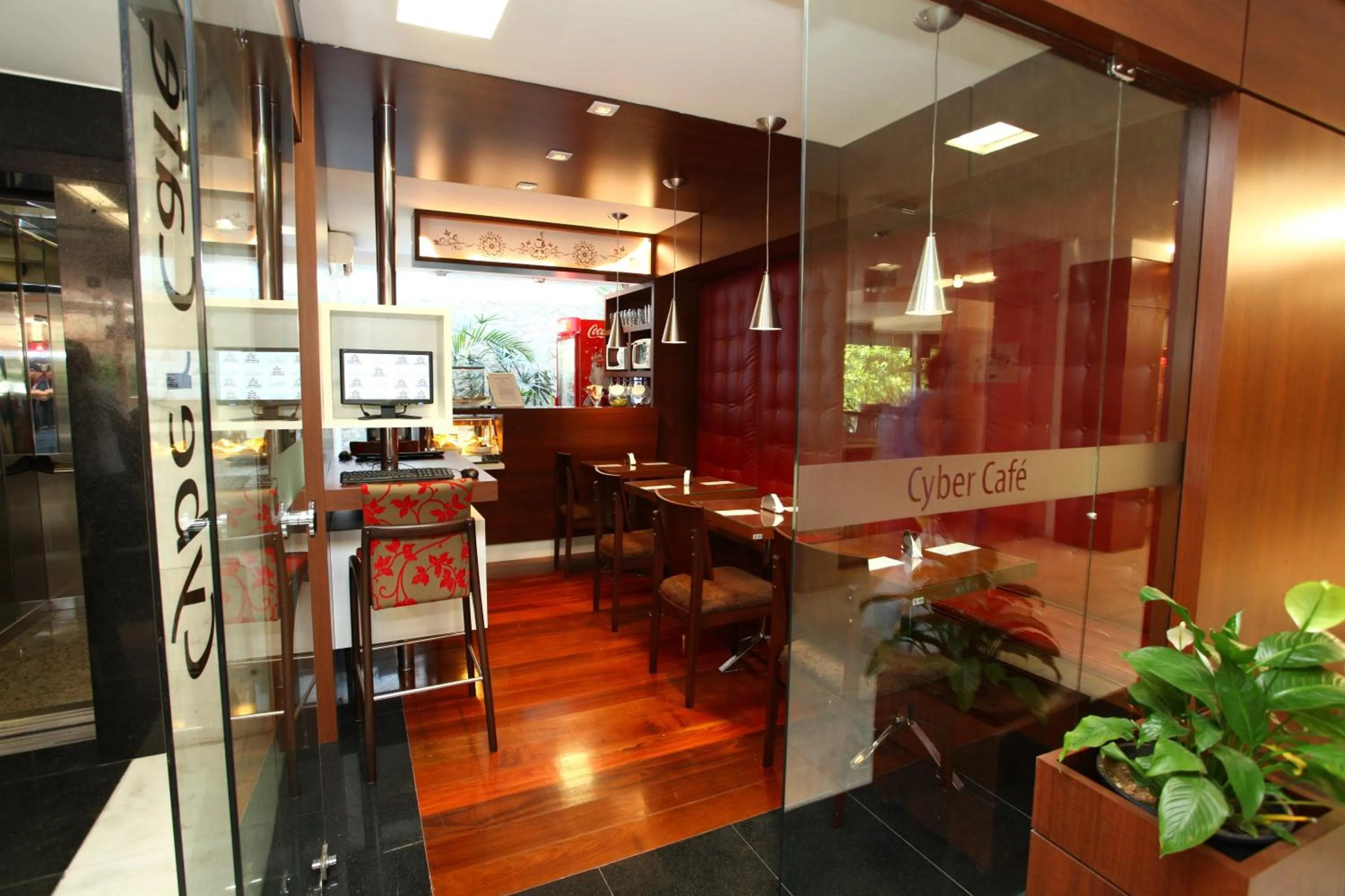 Restaurant/places to eat in Itaimbé Palace Hotel