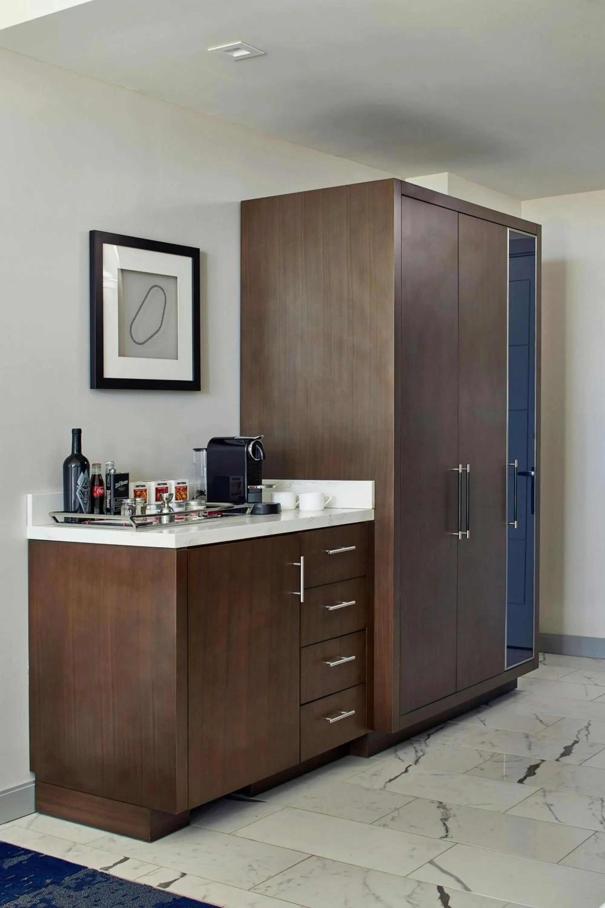 Photo of the whole room in The Daytona, Autograph Collection