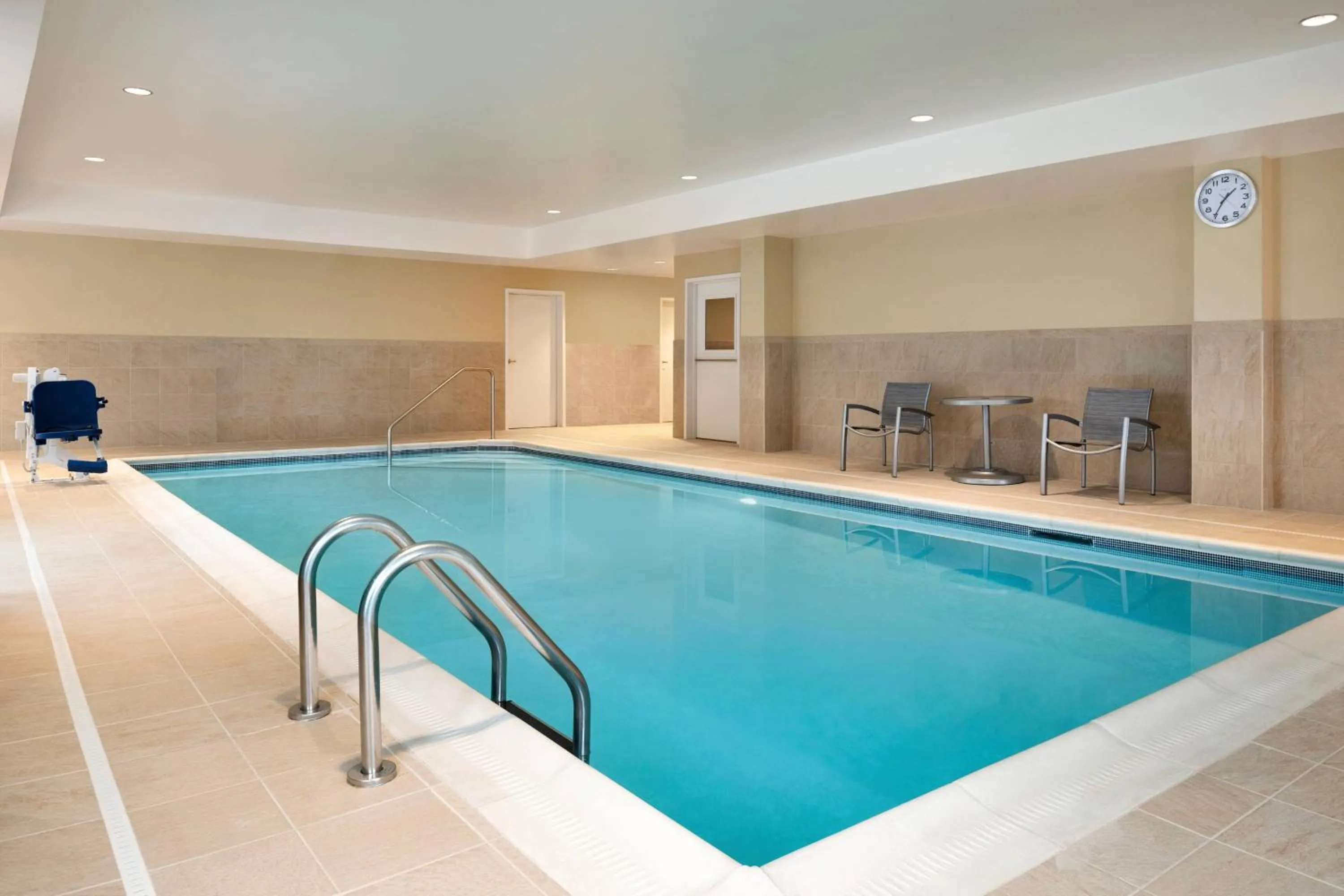 Swimming pool in TownePlace Suites by Marriott Dubuque Downtown