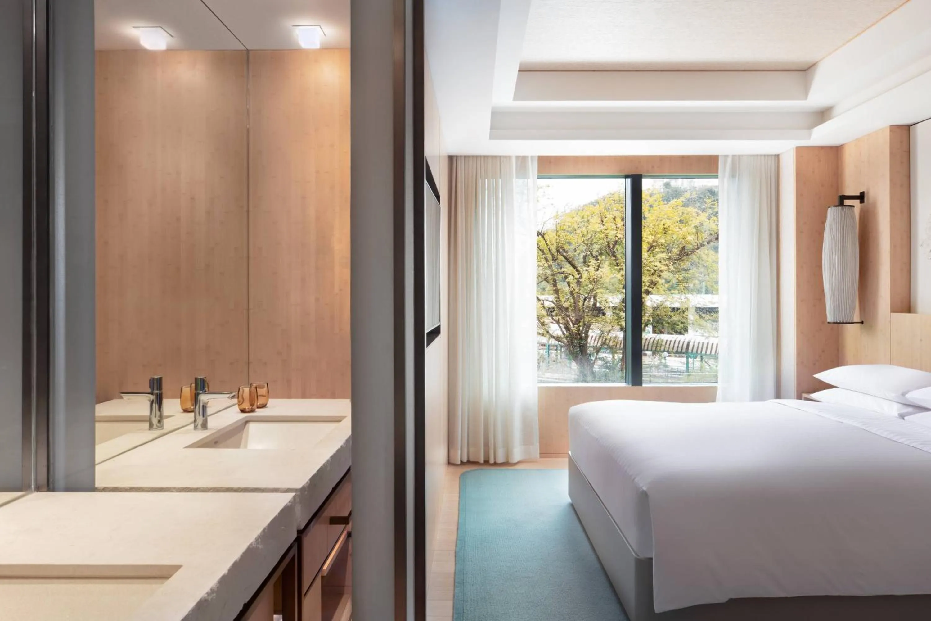 Photo of the whole room, Bed in Hong Kong Ocean Park Marriott Hotel