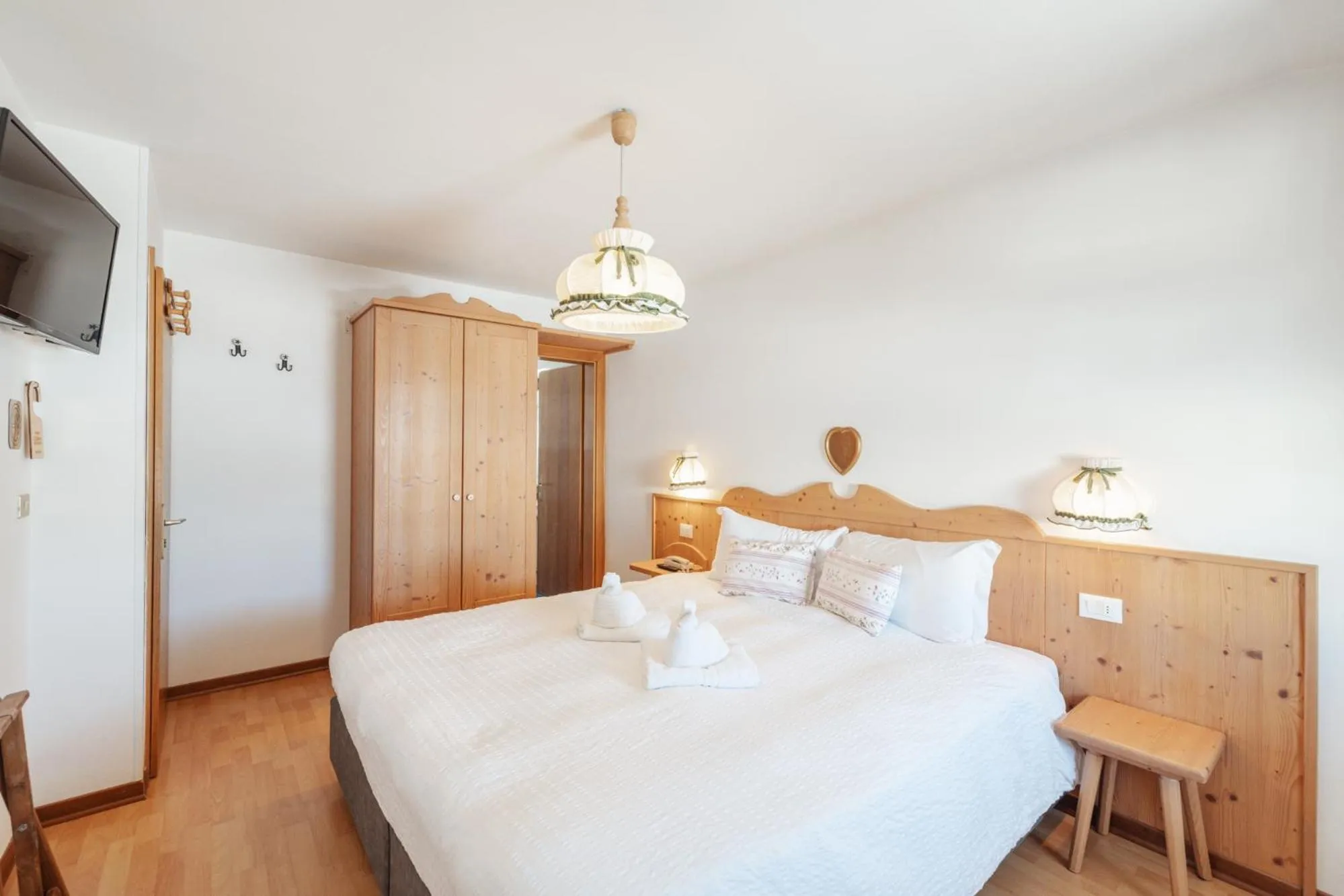 Bed in Albergo Vezzana