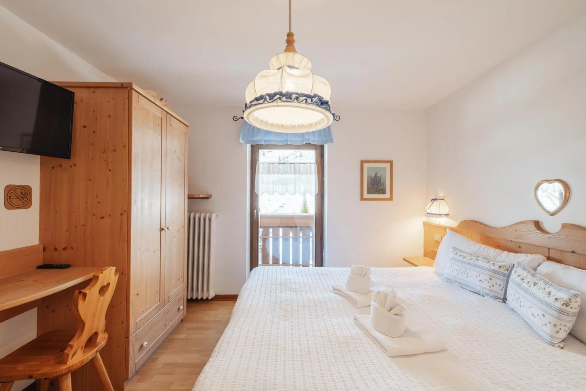 Bed in Albergo Vezzana