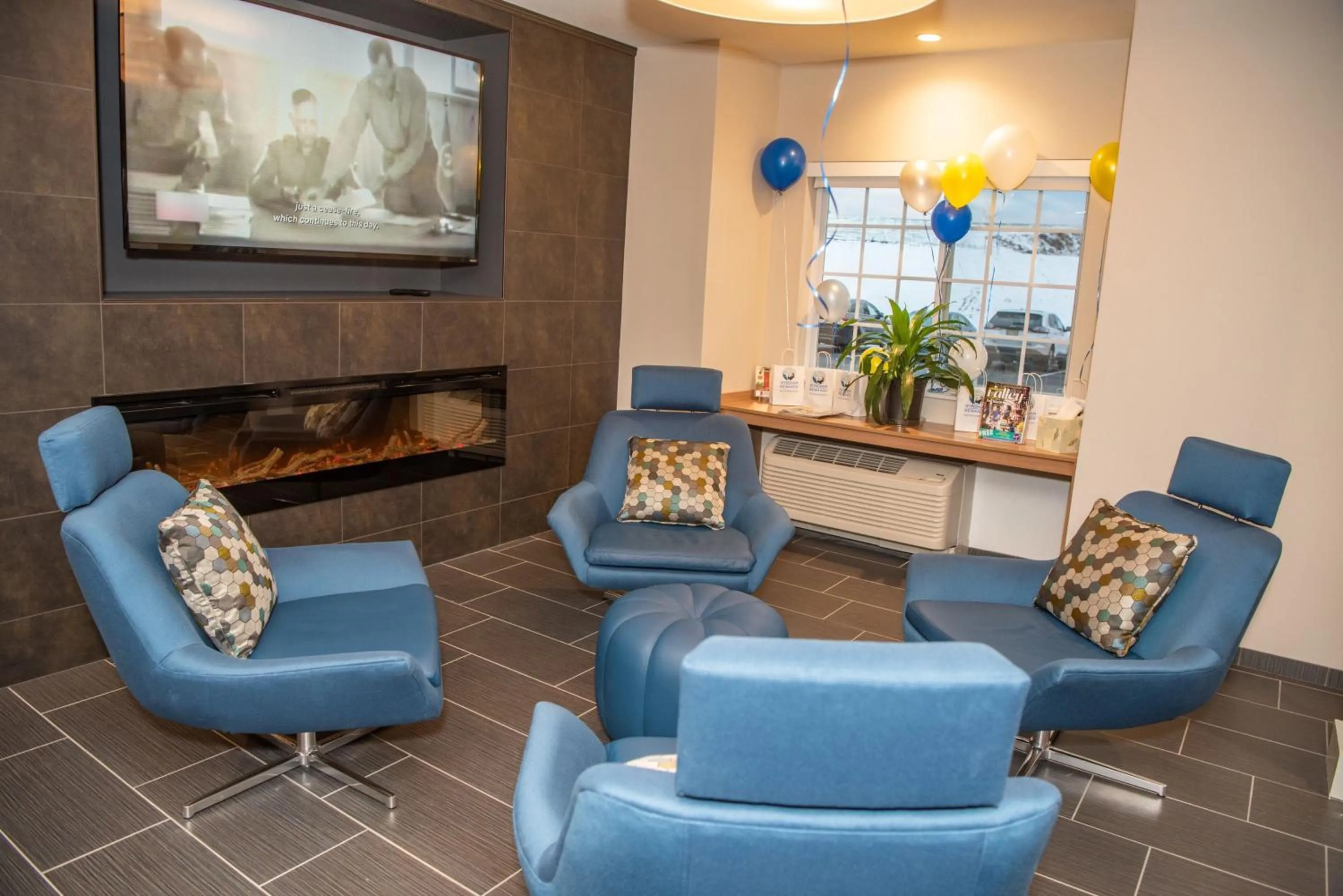 Communal lounge/ TV room in Microtel Inn & Suites by Wyndham Carlisle