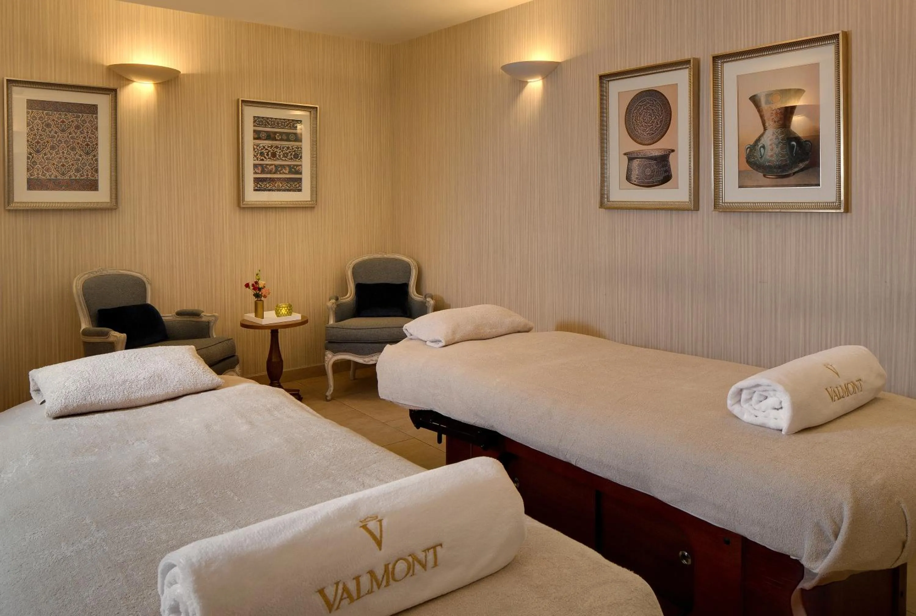 Massage, Bed in Auberge du Jeu de Paume