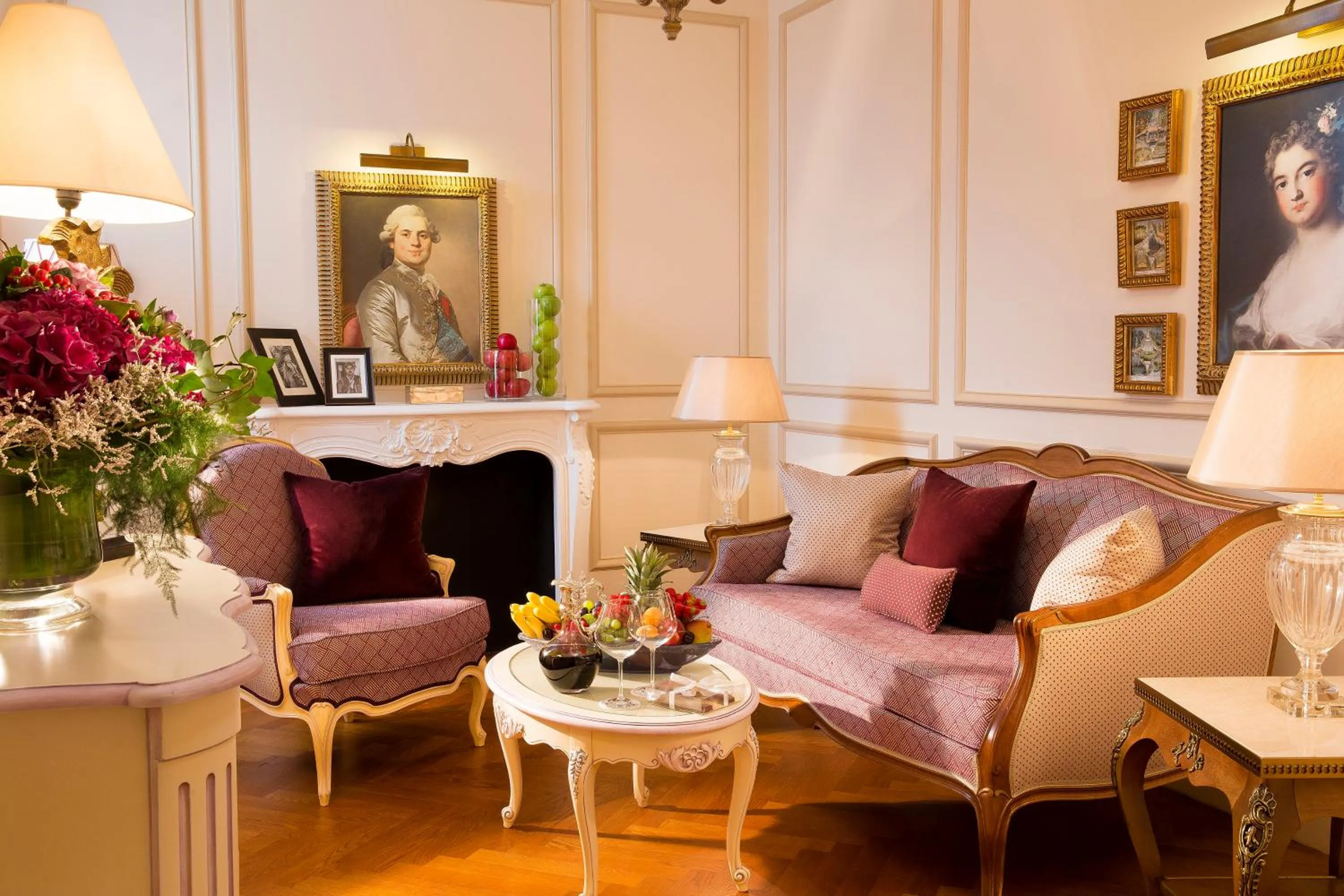 Seating area in Auberge du Jeu de Paume