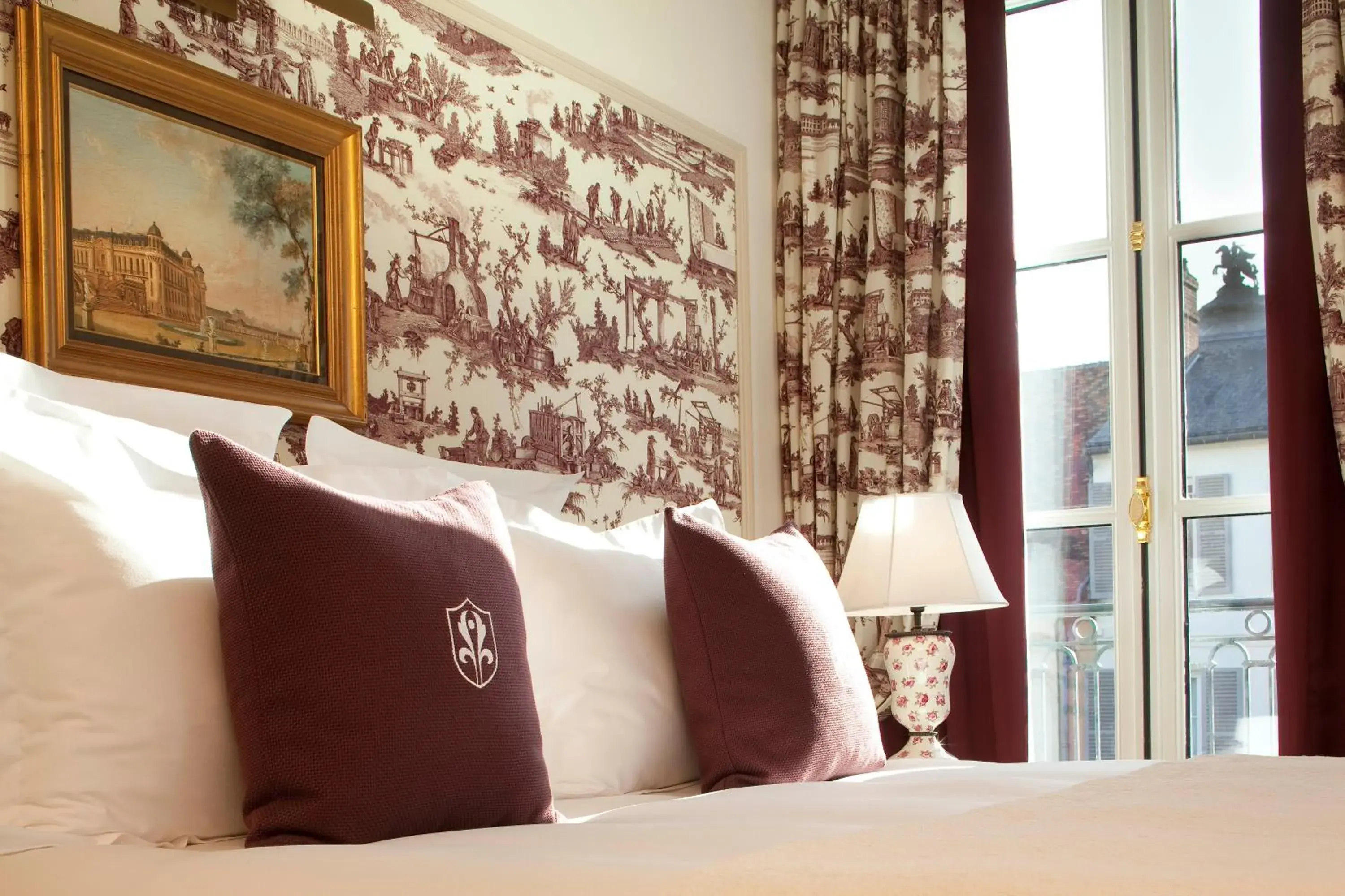 Bed in Auberge du Jeu de Paume Bed in Auberge du Jeu de Paume