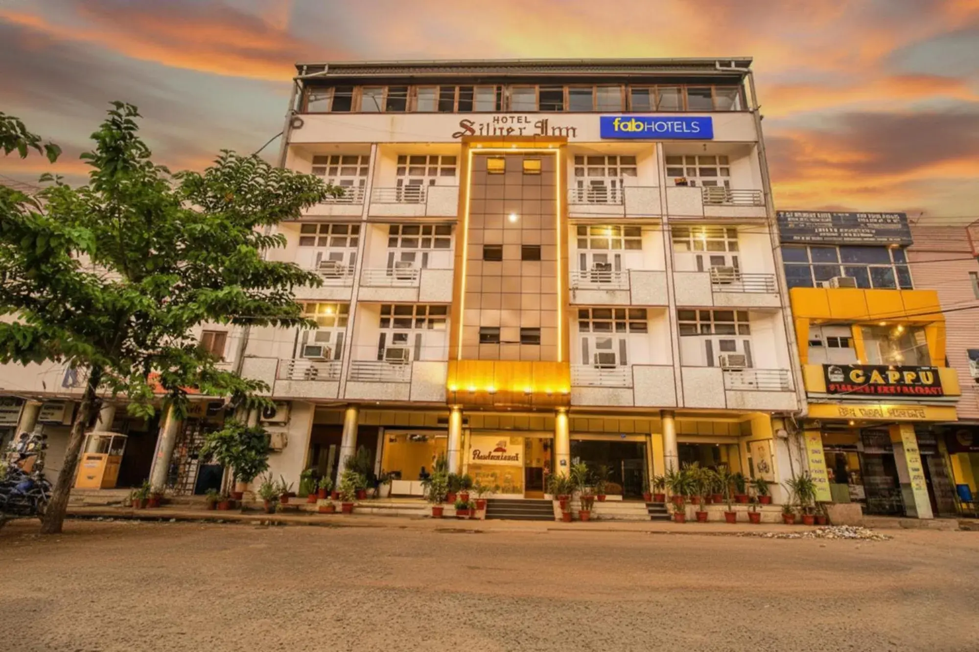 Property building in FabHotel Silver Inn I Property building in FabHotel Silver Inn I